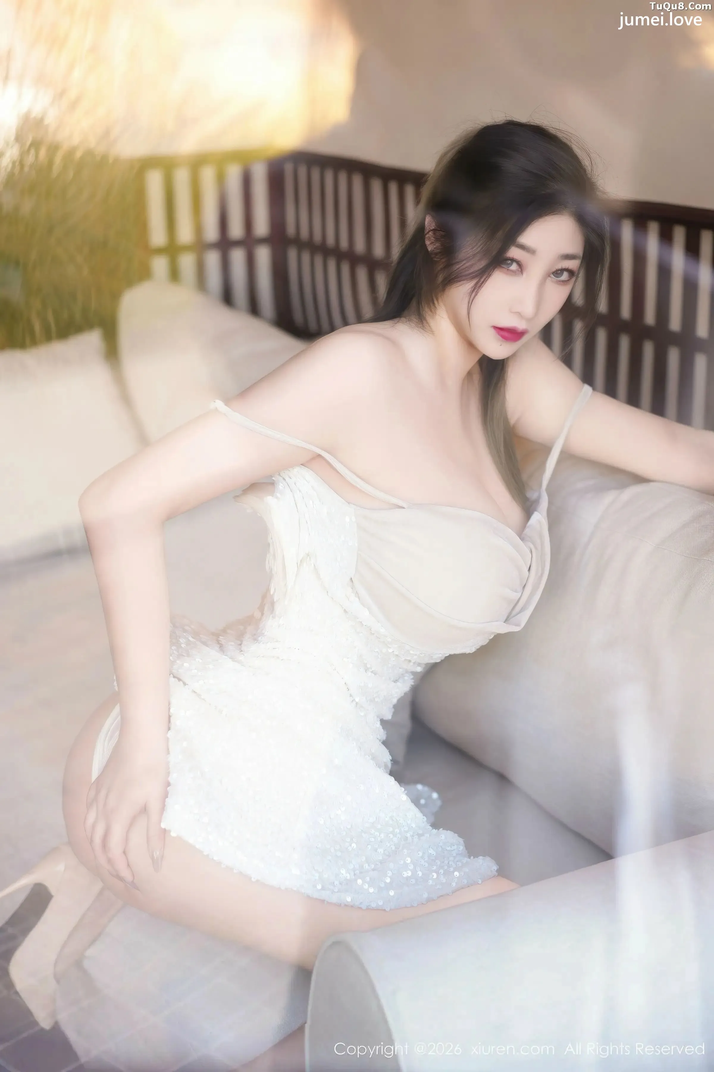 妲己_Toxic私房性感浅色连衣裙配高跟鞋秀丰腴身材绝美写真70P 第55张