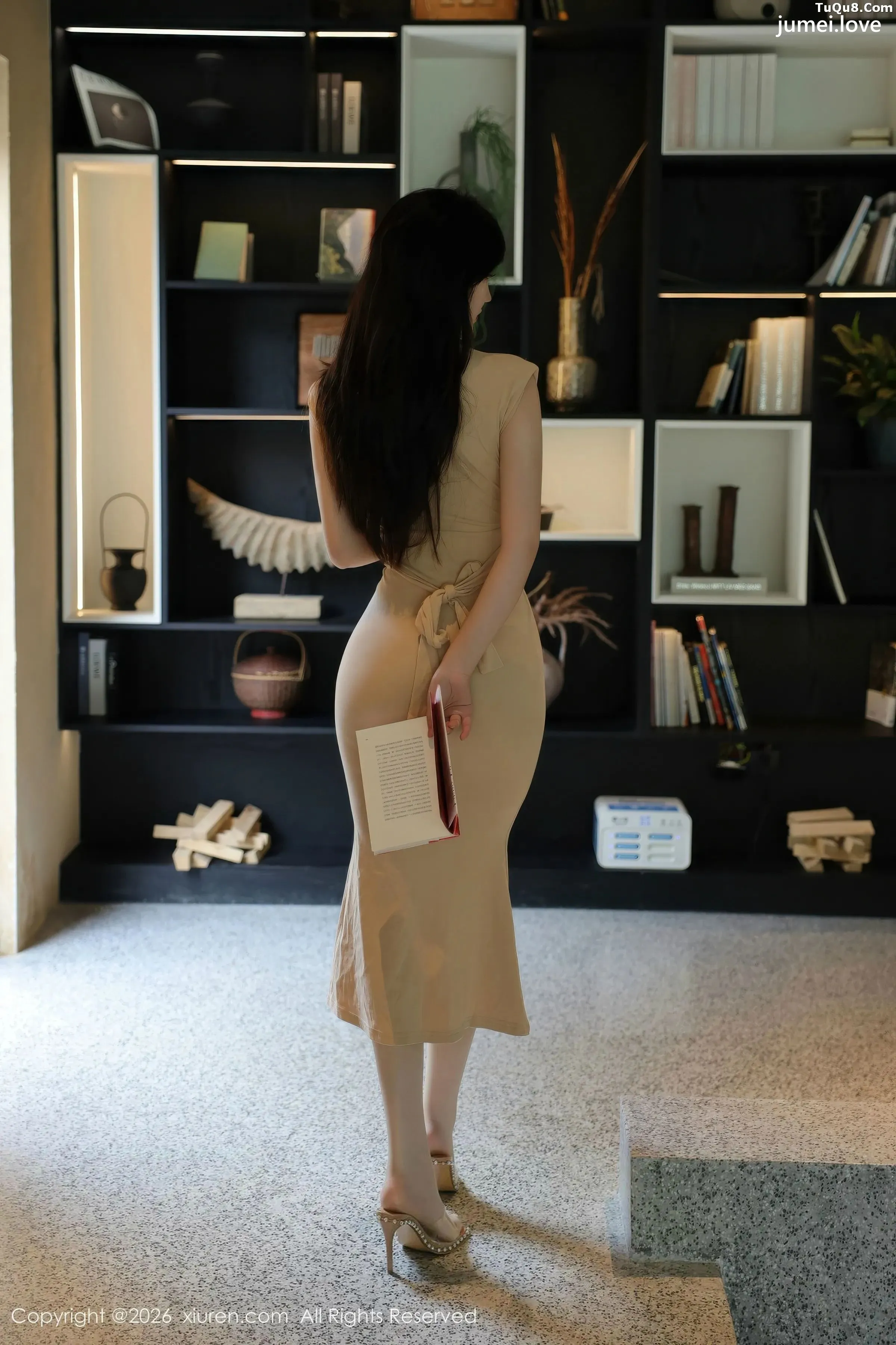 奶思兔性感浅色小妈裙配白色丝袜秀凹凸身材迷人绝美写真69P 第13张