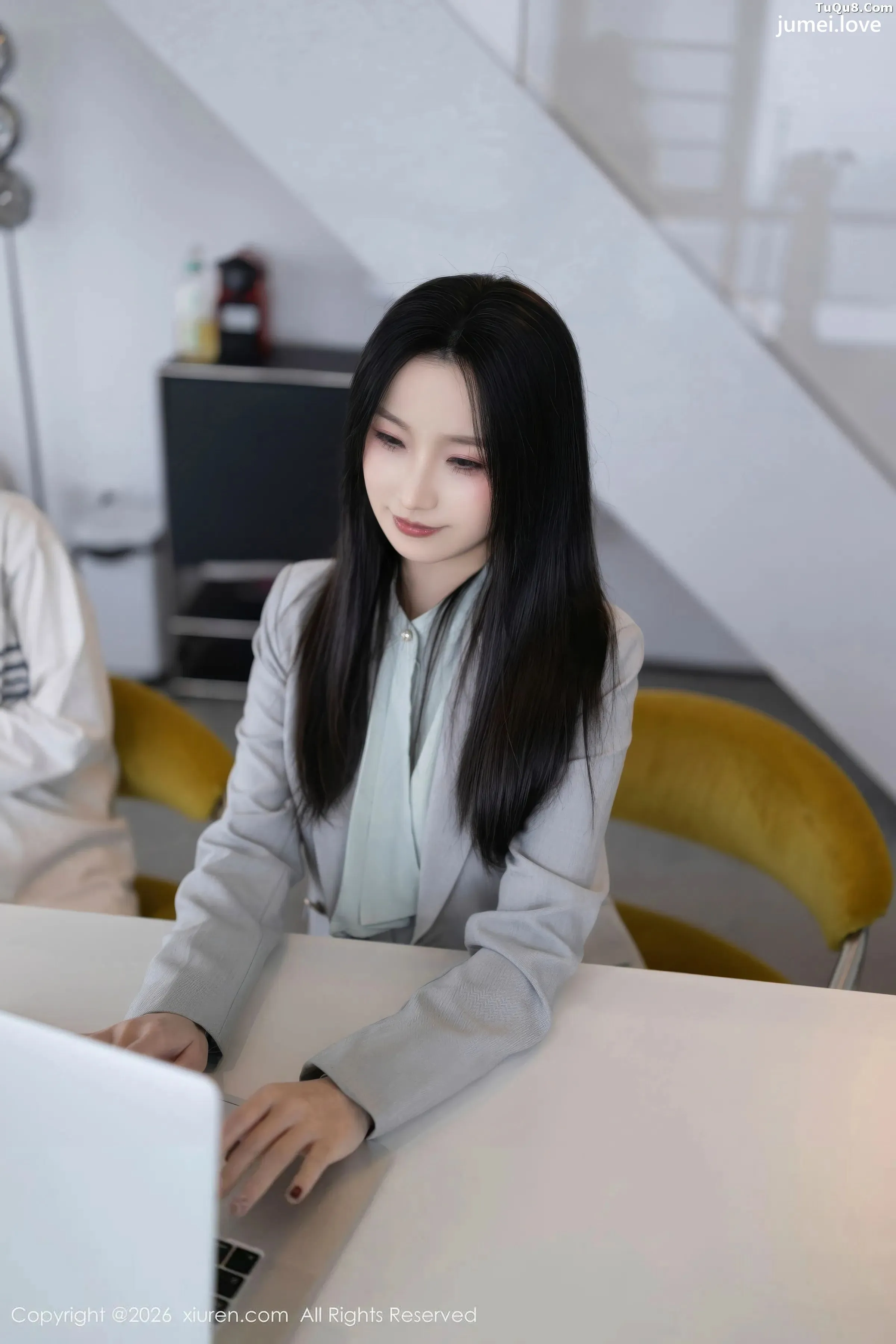 杏子Yada性感灰色OL服饰露白色内衣秀曼妙身姿撩人绝美写真81P 第3张