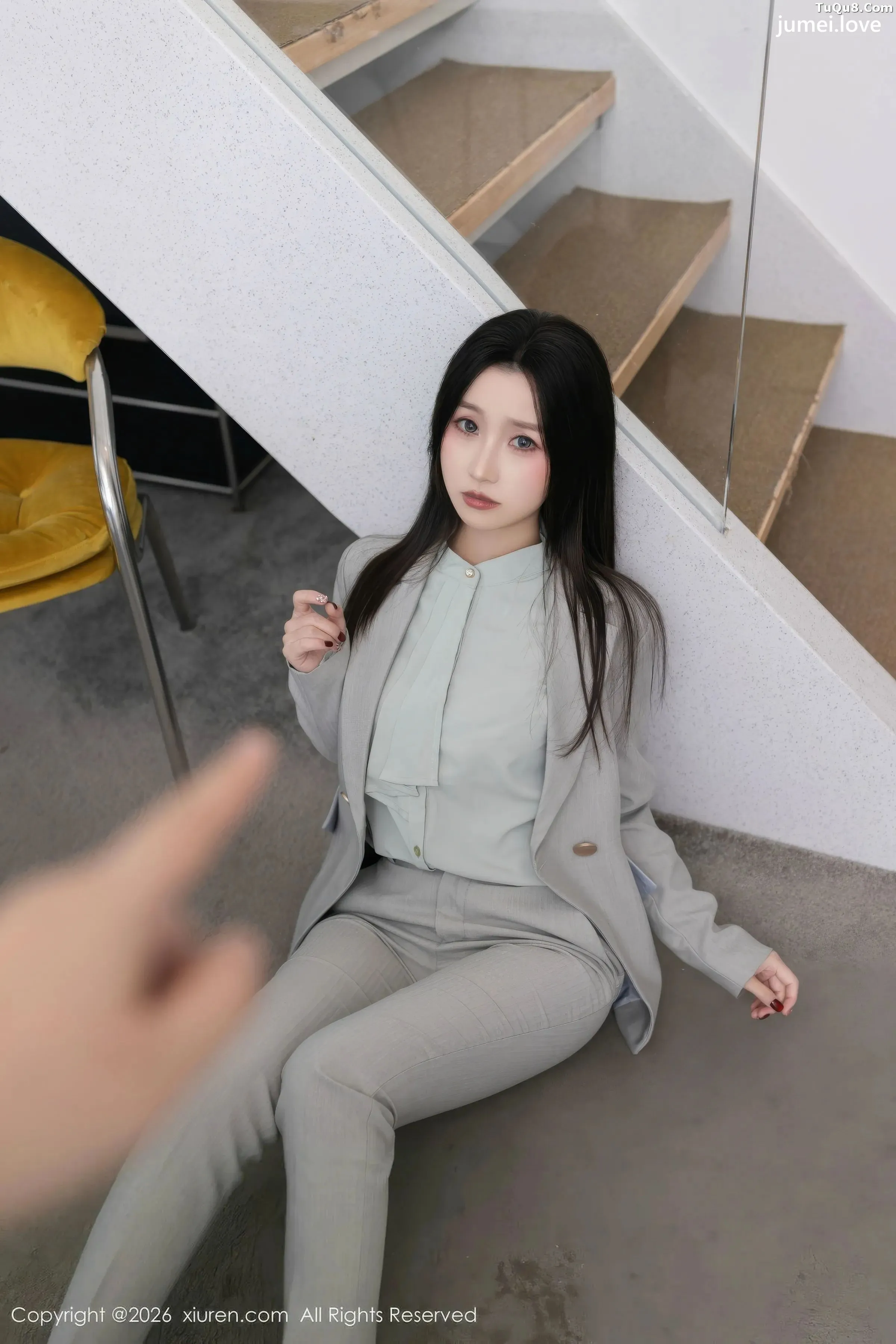 杏子Yada性感灰色OL服饰露白色内衣秀曼妙身姿撩人绝美写真81P 第21张