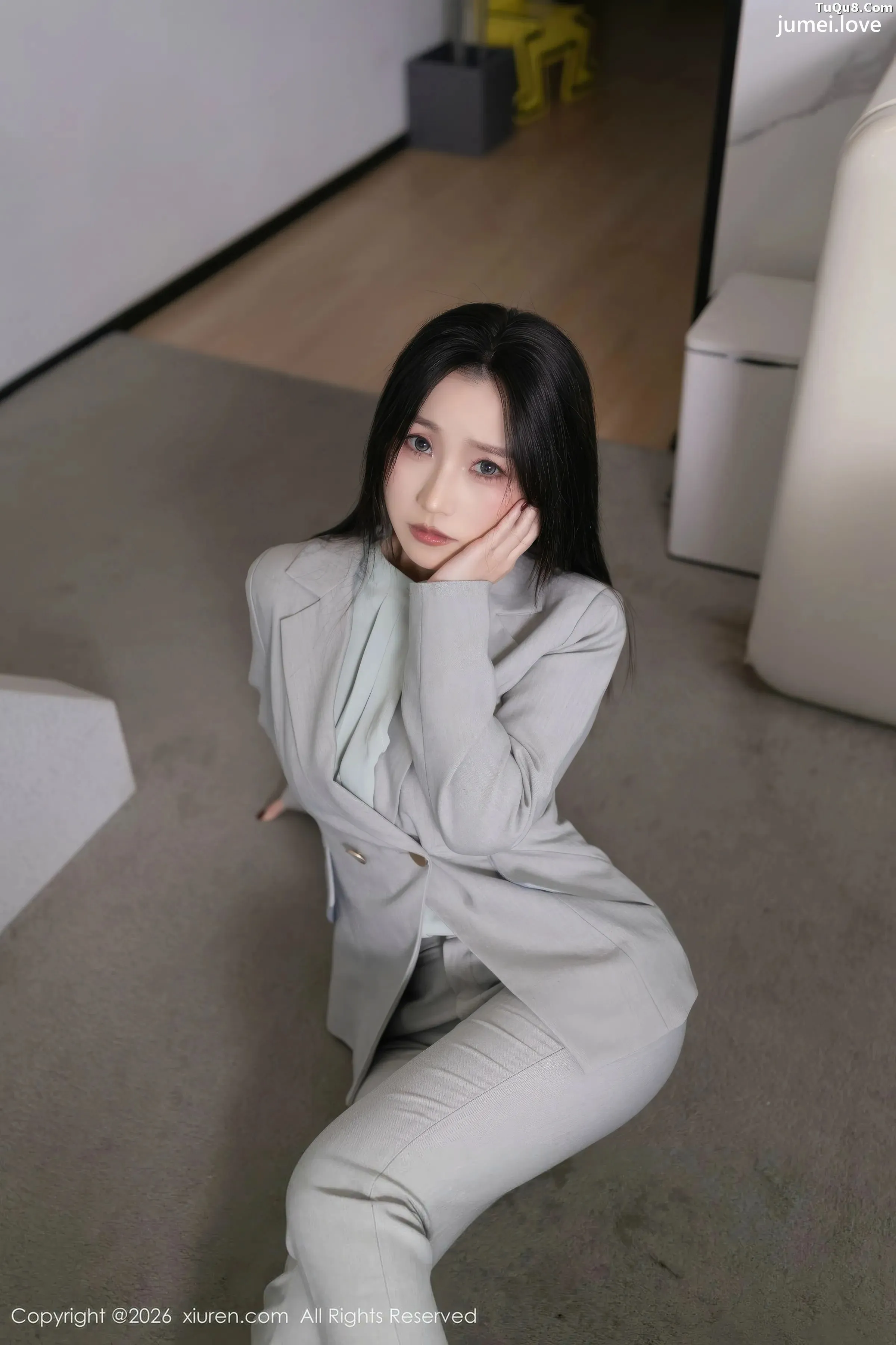 杏子Yada性感灰色OL服饰露白色内衣秀曼妙身姿撩人绝美写真81P 第19张