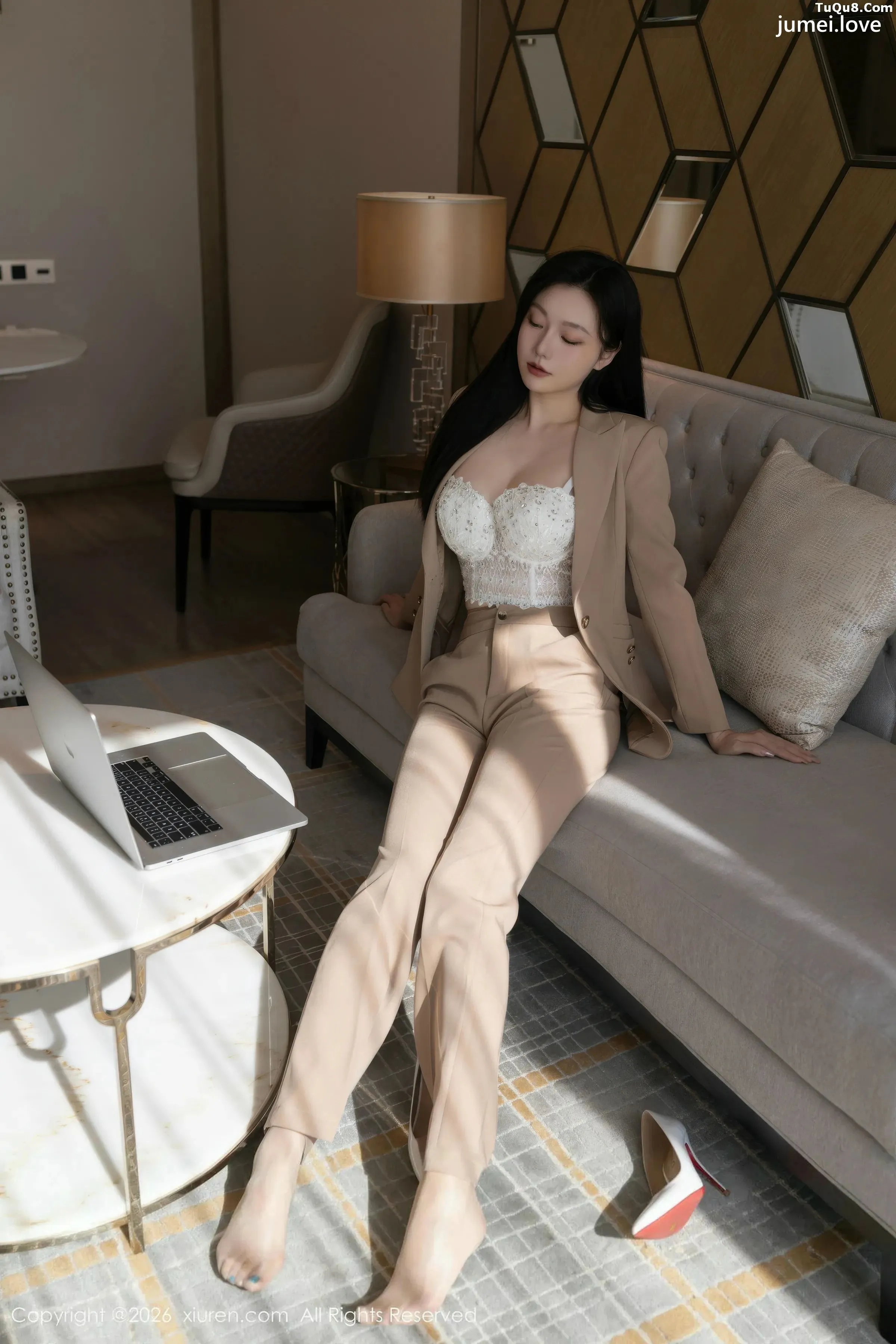 安然anran性感西服露白色内衣配超薄肉丝秀曼妙身姿绝美写真72P 第19张