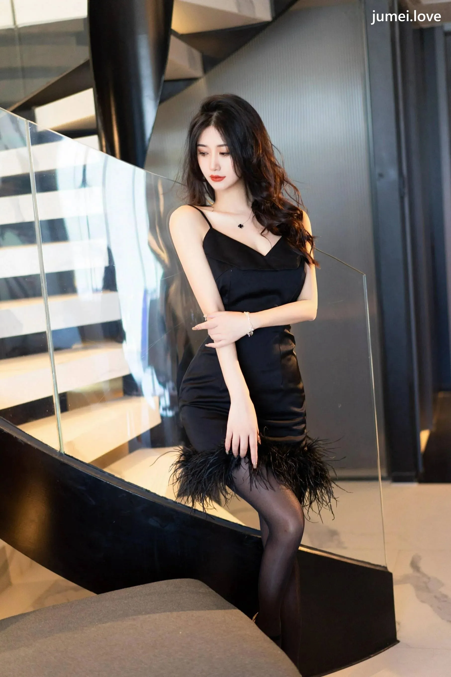 laura阿姣 诱人私拍福利 开裆黑丝89P 第13张