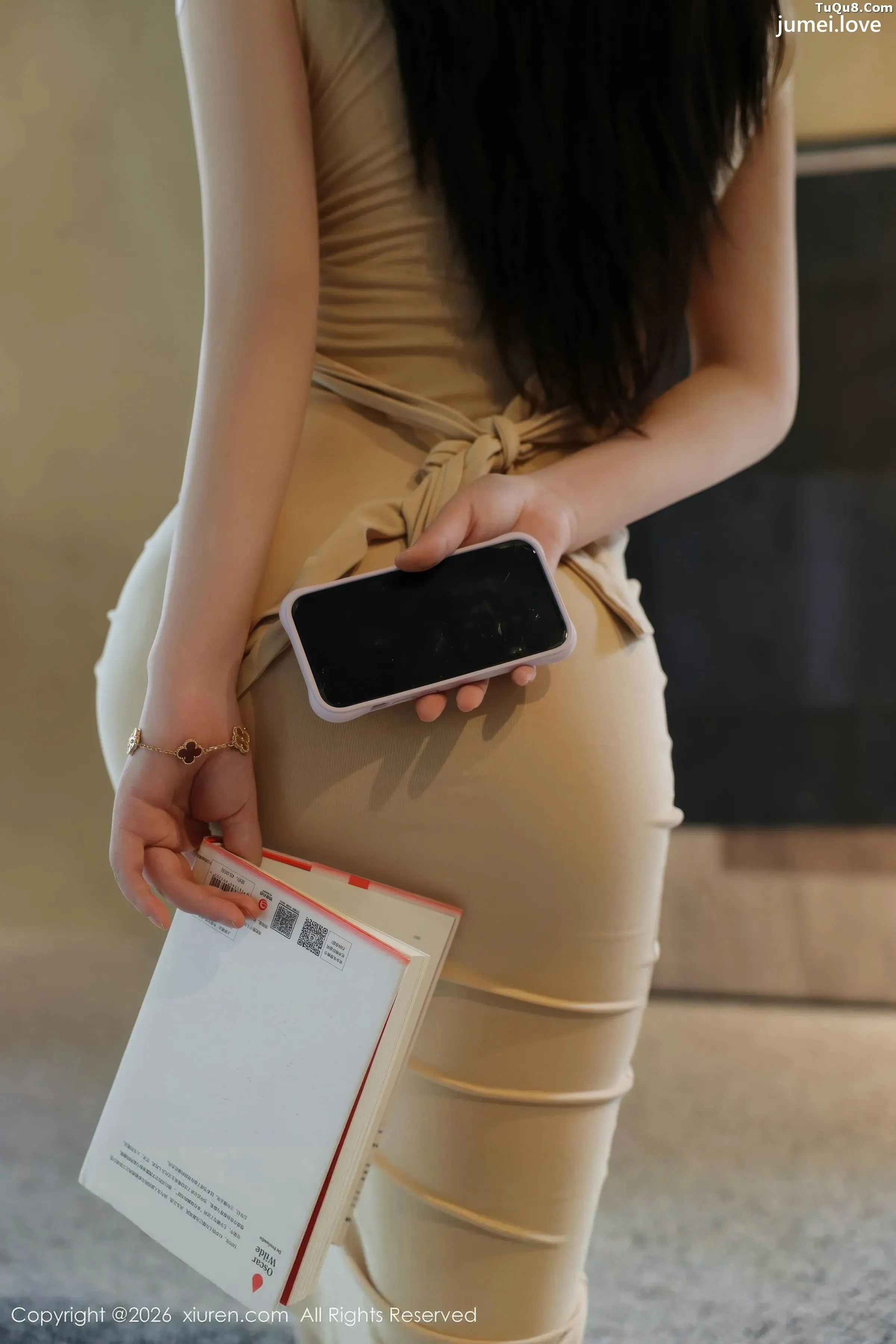 奶思兔性感浅色小妈裙配白色丝袜秀凹凸身材迷人绝美写真69P 第11张