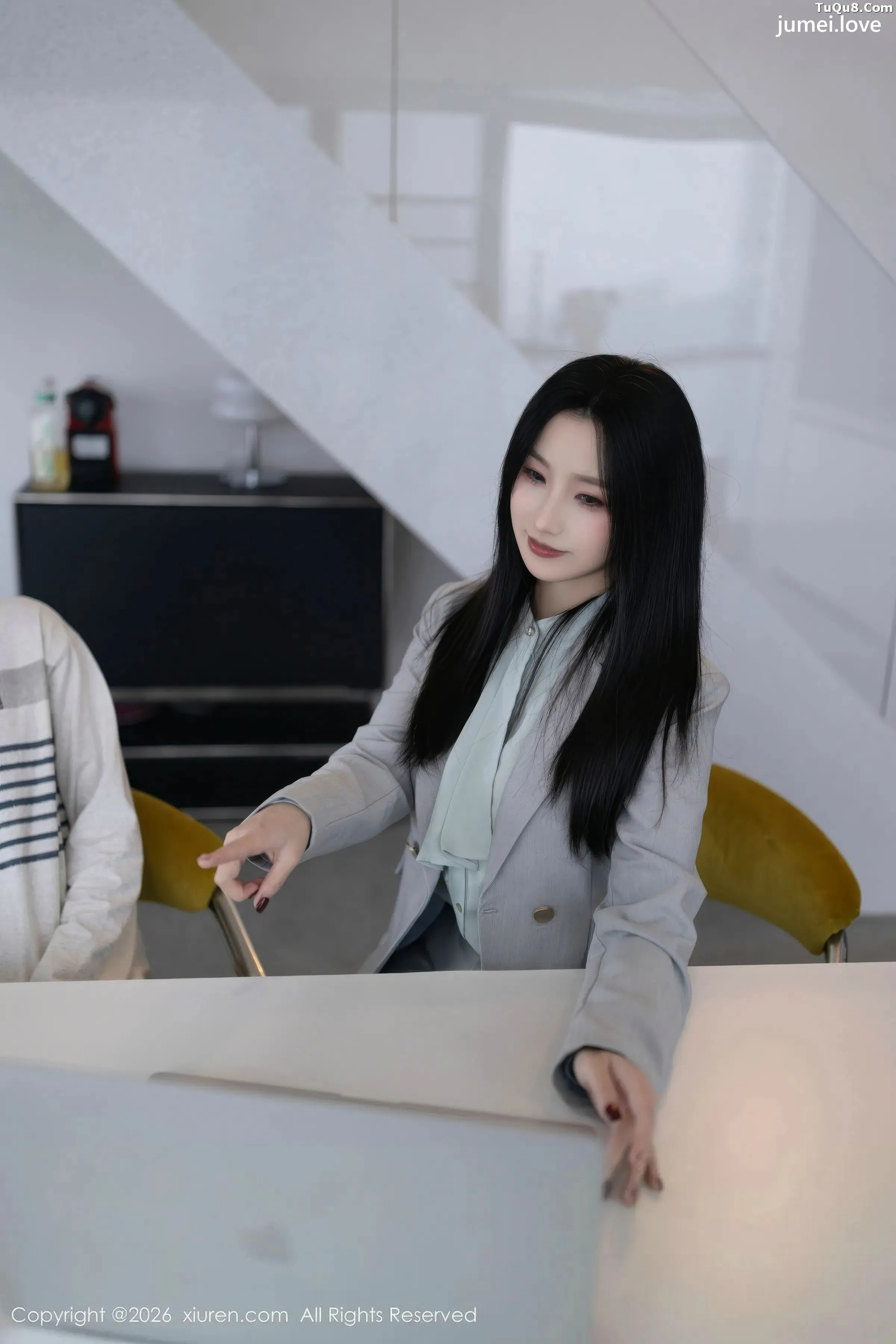 杏子Yada性感灰色OL服饰露白色内衣秀曼妙身姿撩人绝美写真81P 第2张