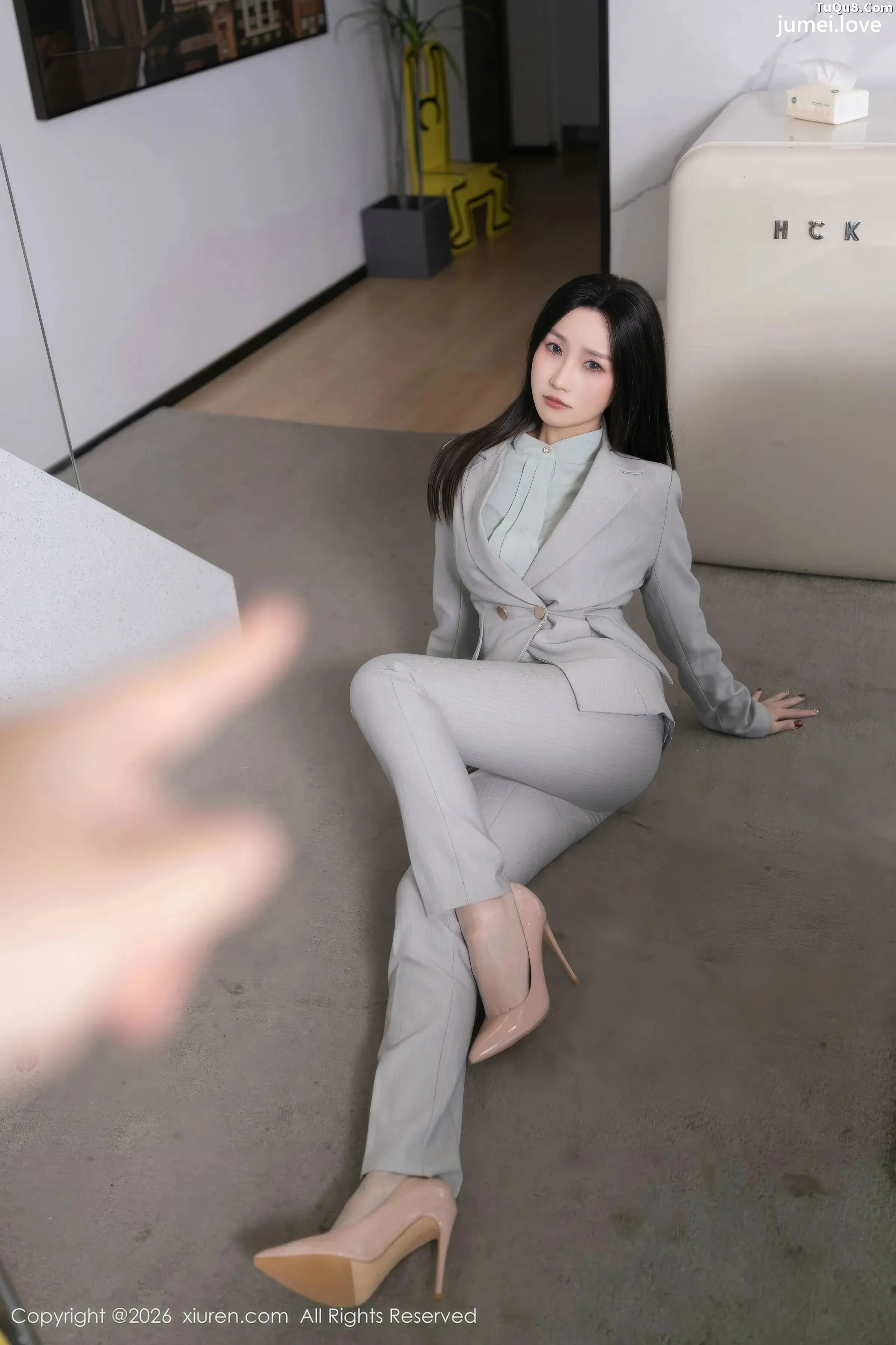 杏子Yada性感灰色OL服饰露白色内衣秀曼妙身姿撩人绝美写真81P 第15张