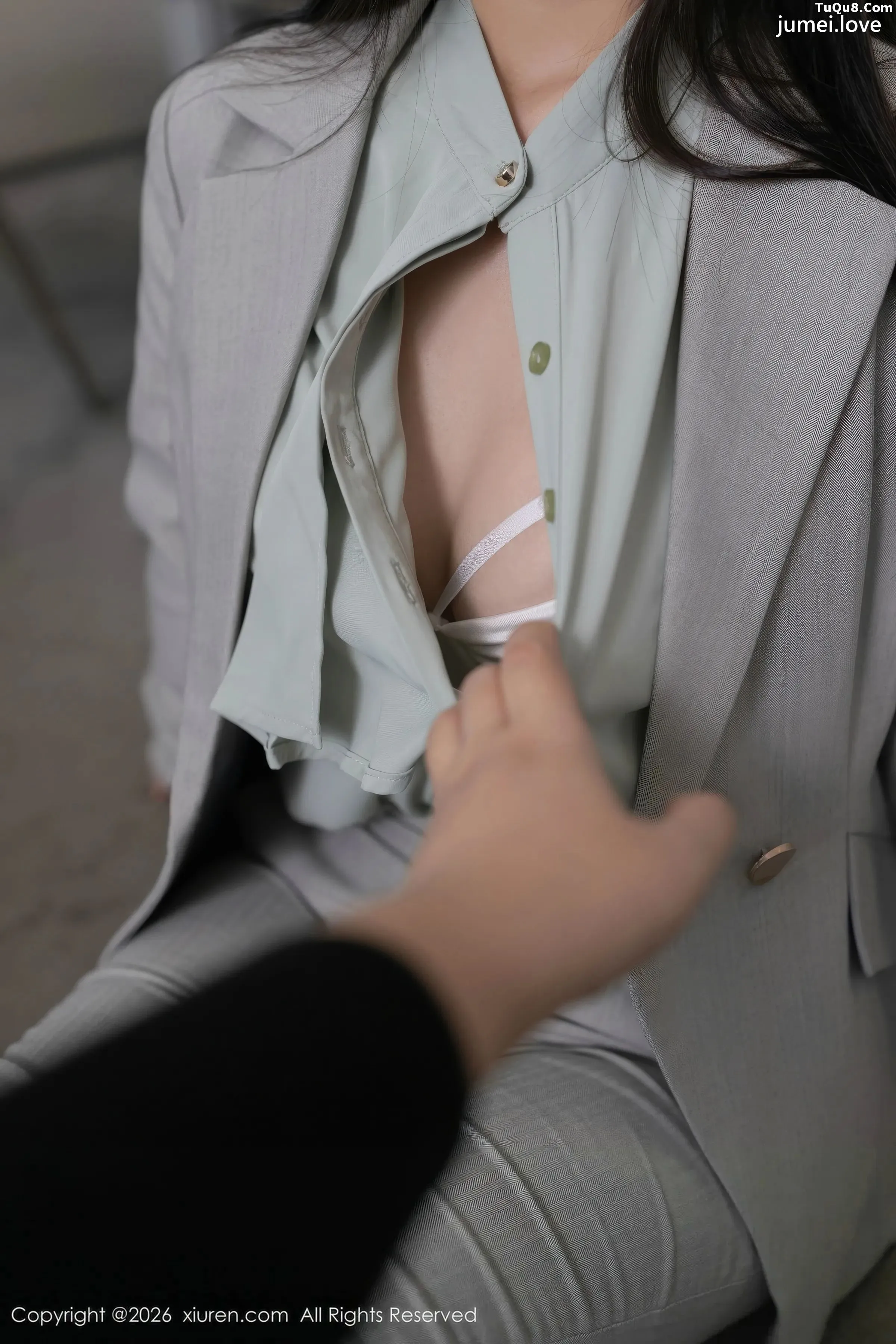 杏子Yada性感灰色OL服饰露白色内衣秀曼妙身姿撩人绝美写真81P 第22张