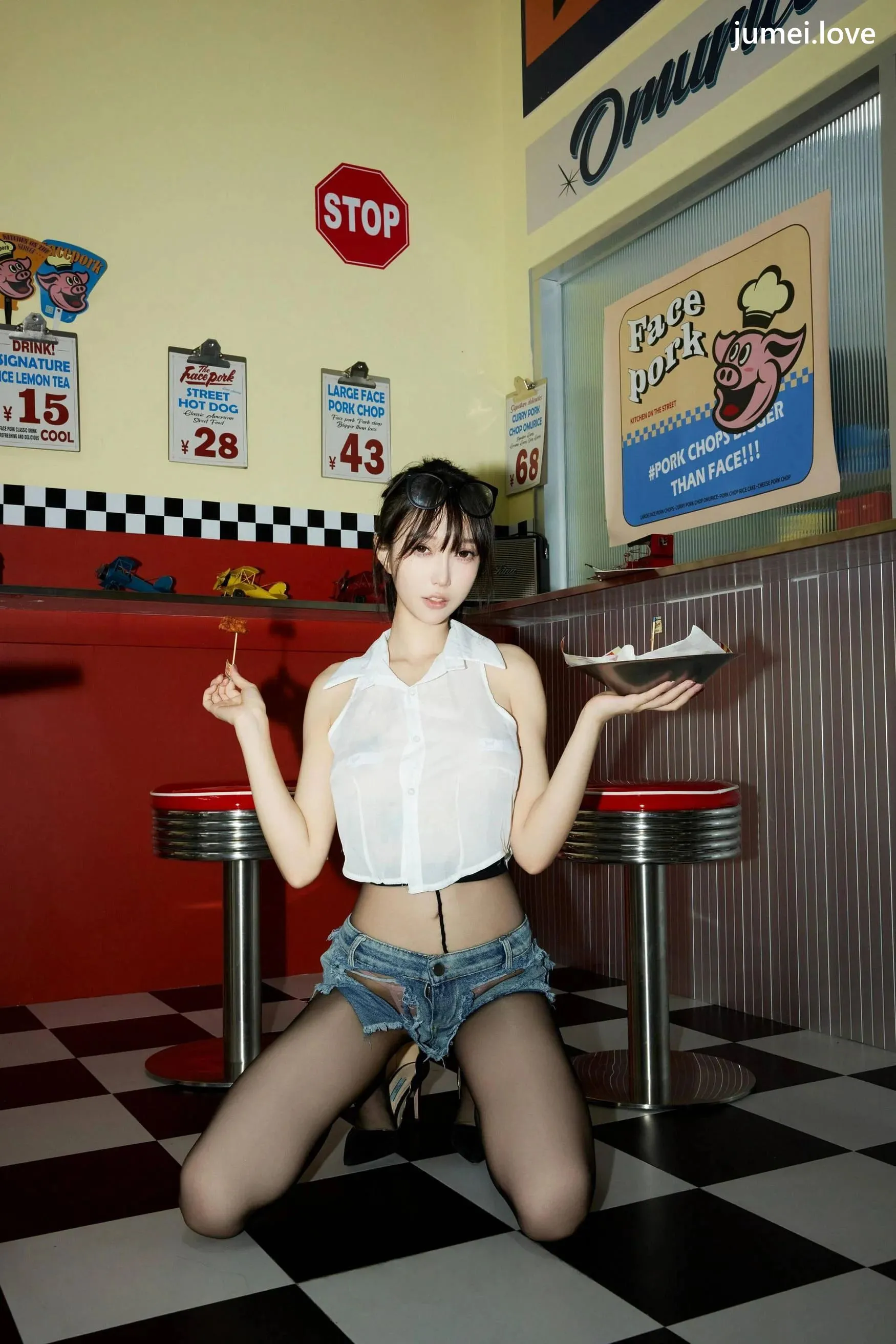 玥儿玥er 诱人私拍福利 美式服务生88P 第41张