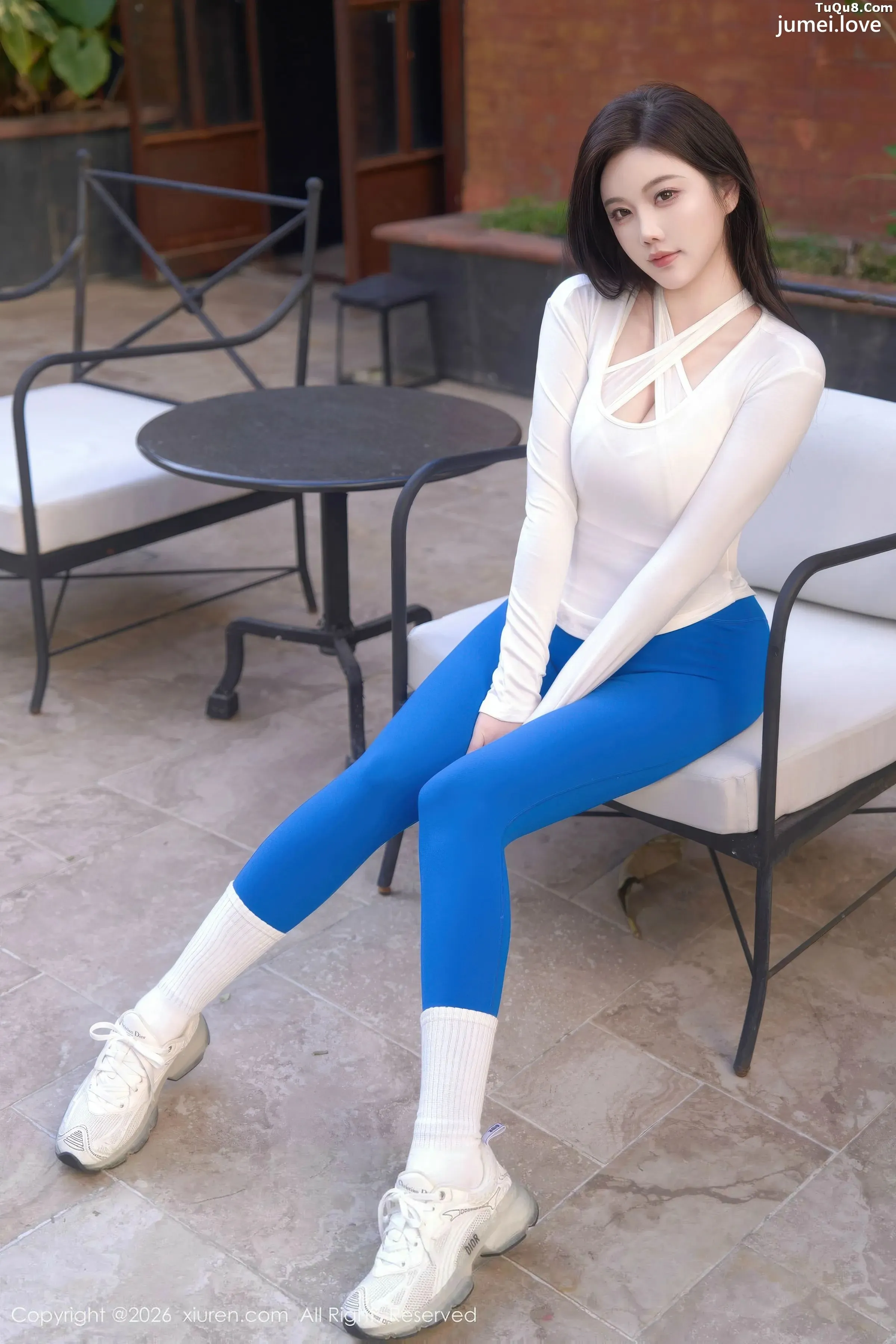杨晨晨.性感白色情趣服饰配灰丝吊袜秀丰腴身材撩人绝美写真73P 第1张