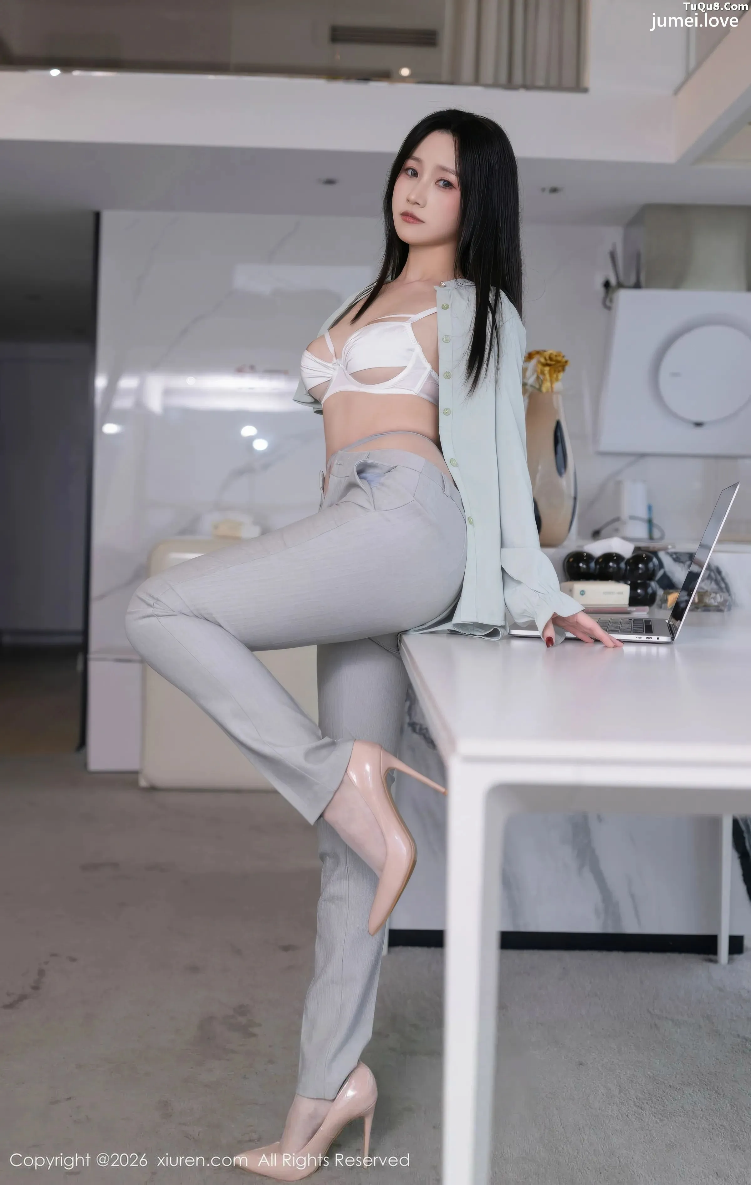 杏子Yada性感灰色OL服饰露白色内衣秀曼妙身姿撩人绝美写真81P 第30张