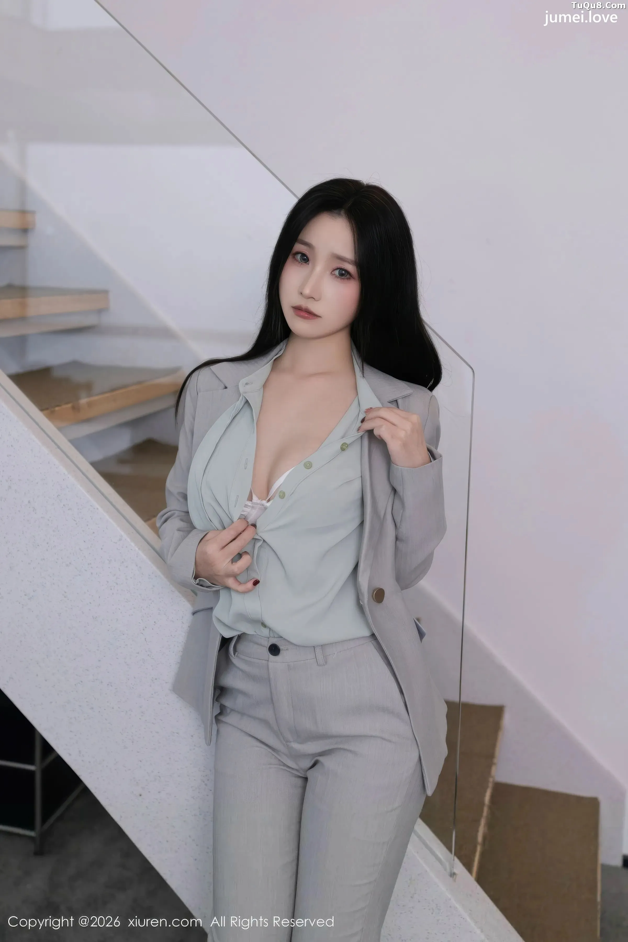 杏子Yada性感灰色OL服饰露白色内衣秀曼妙身姿撩人绝美写真81P 第23张