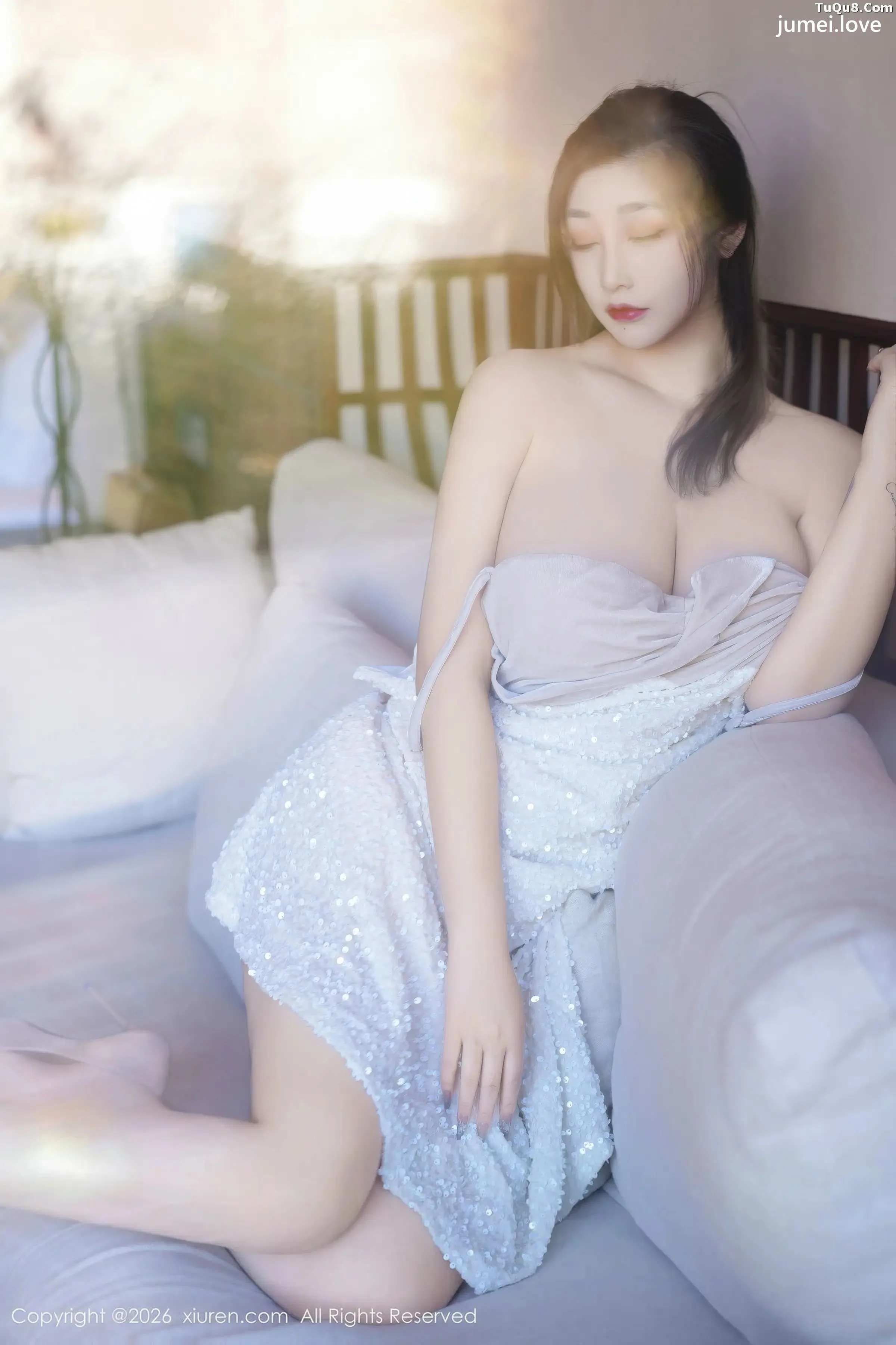 妲己_Toxic私房性感浅色连衣裙配高跟鞋秀丰腴身材绝美写真70P 第62张