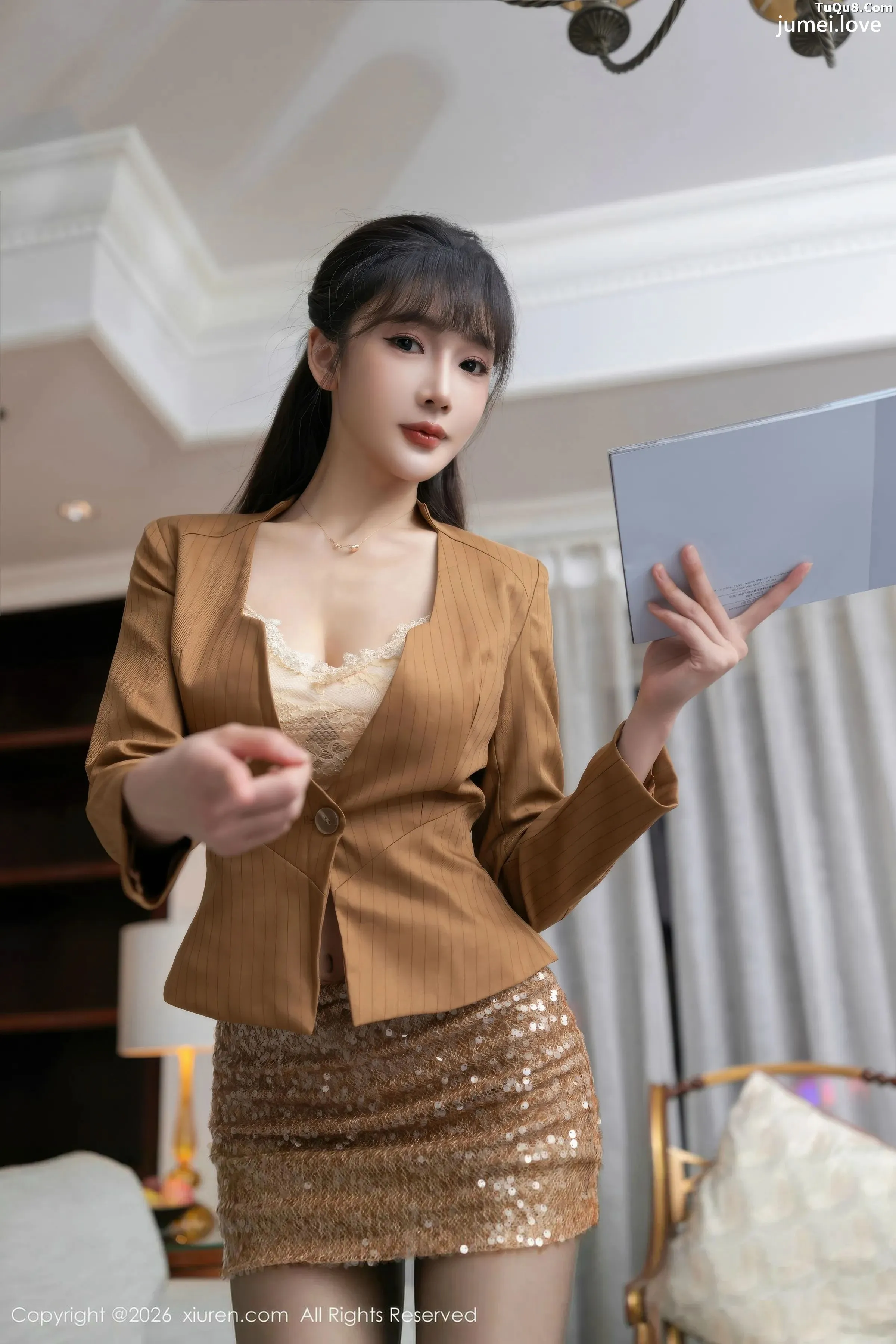 陆萱萱性感深色西服露浅色内衣配超薄黑丝秀柔美身姿绝美写真77P 第34张