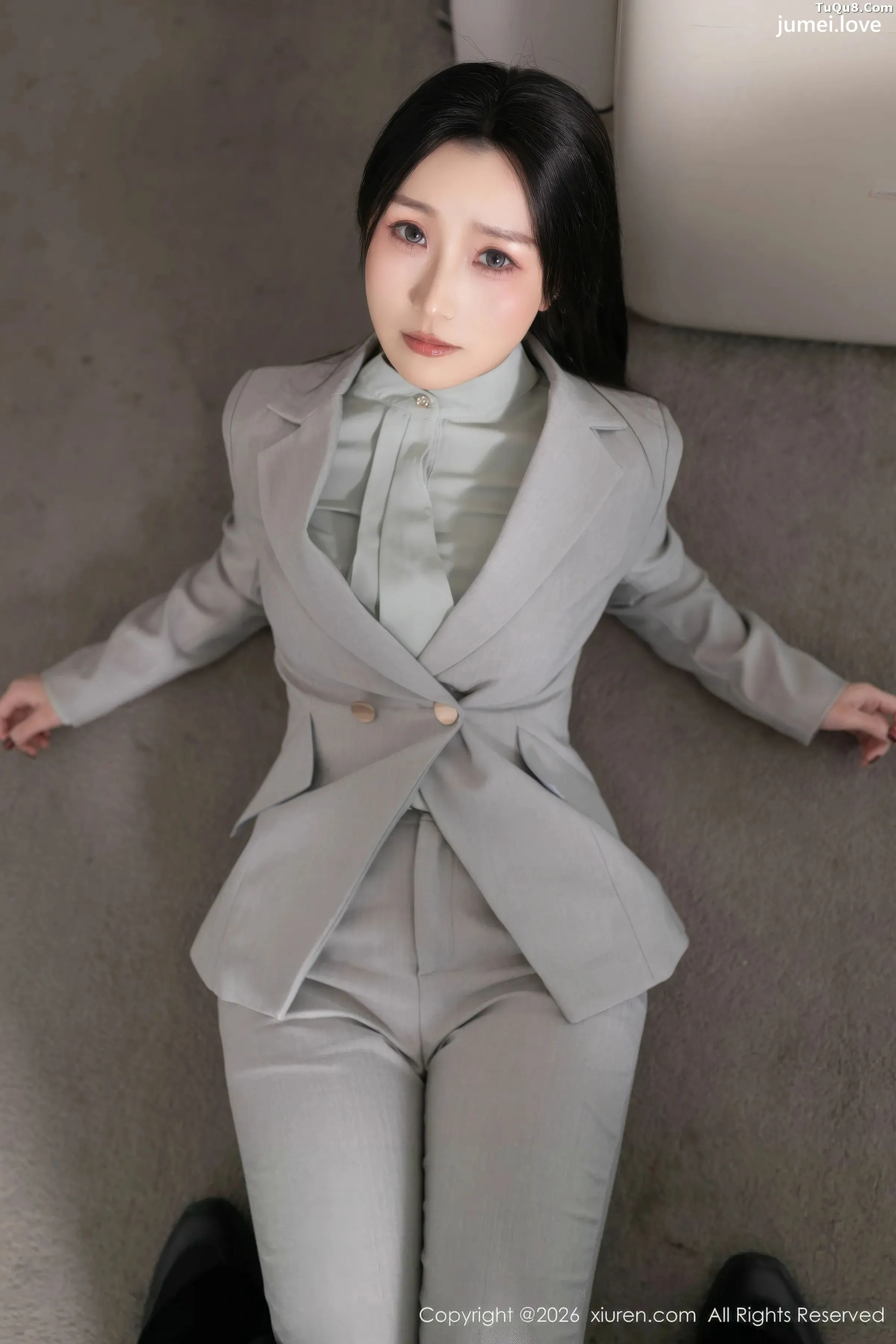 杏子Yada性感灰色OL服饰露白色内衣秀曼妙身姿撩人绝美写真81P 第17张