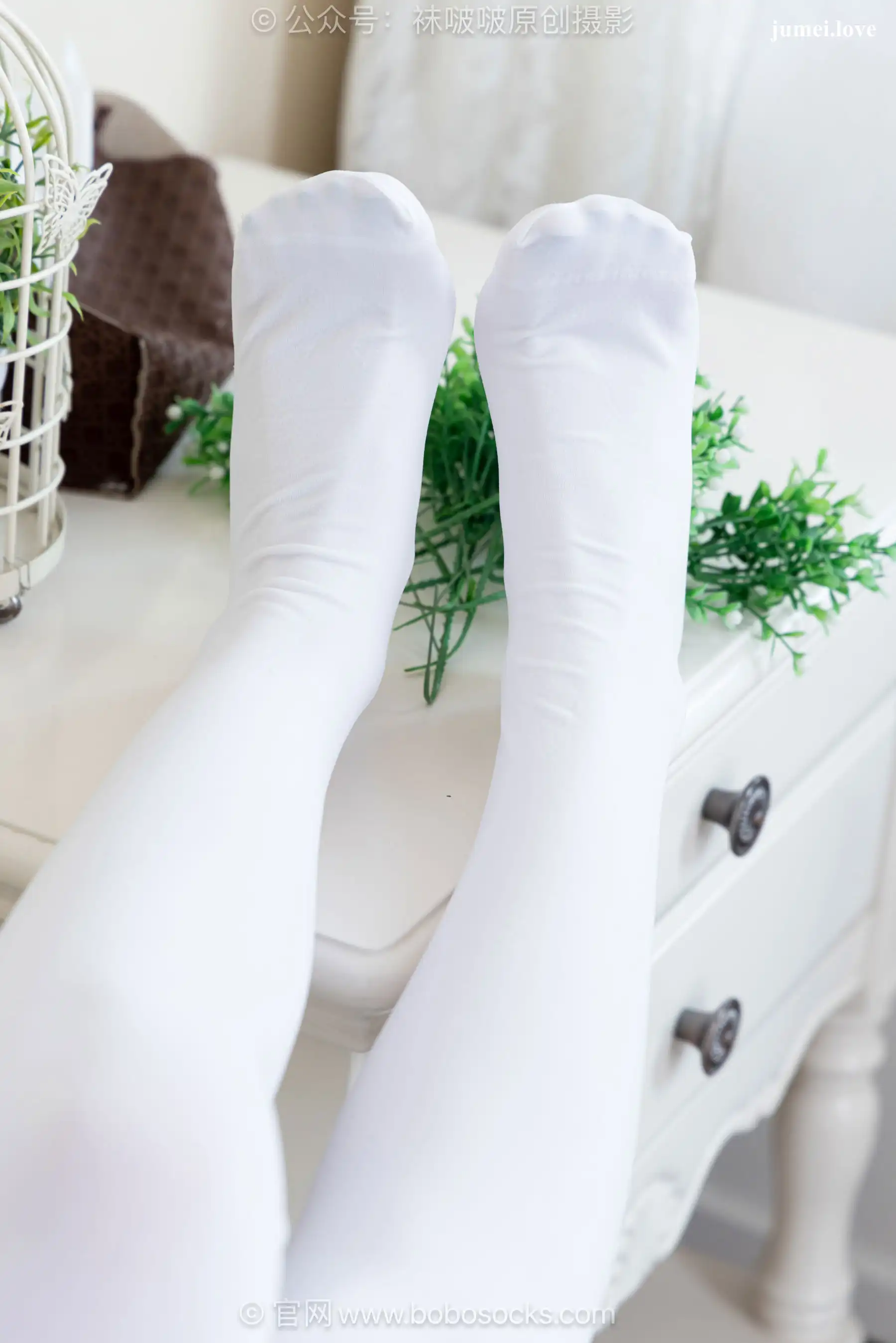 BoBoSocks袜啵啵 No.716 甜甜圈 - 高跟凉鞋、皮鞋、厚白丝大腿袜、裸足 第19张