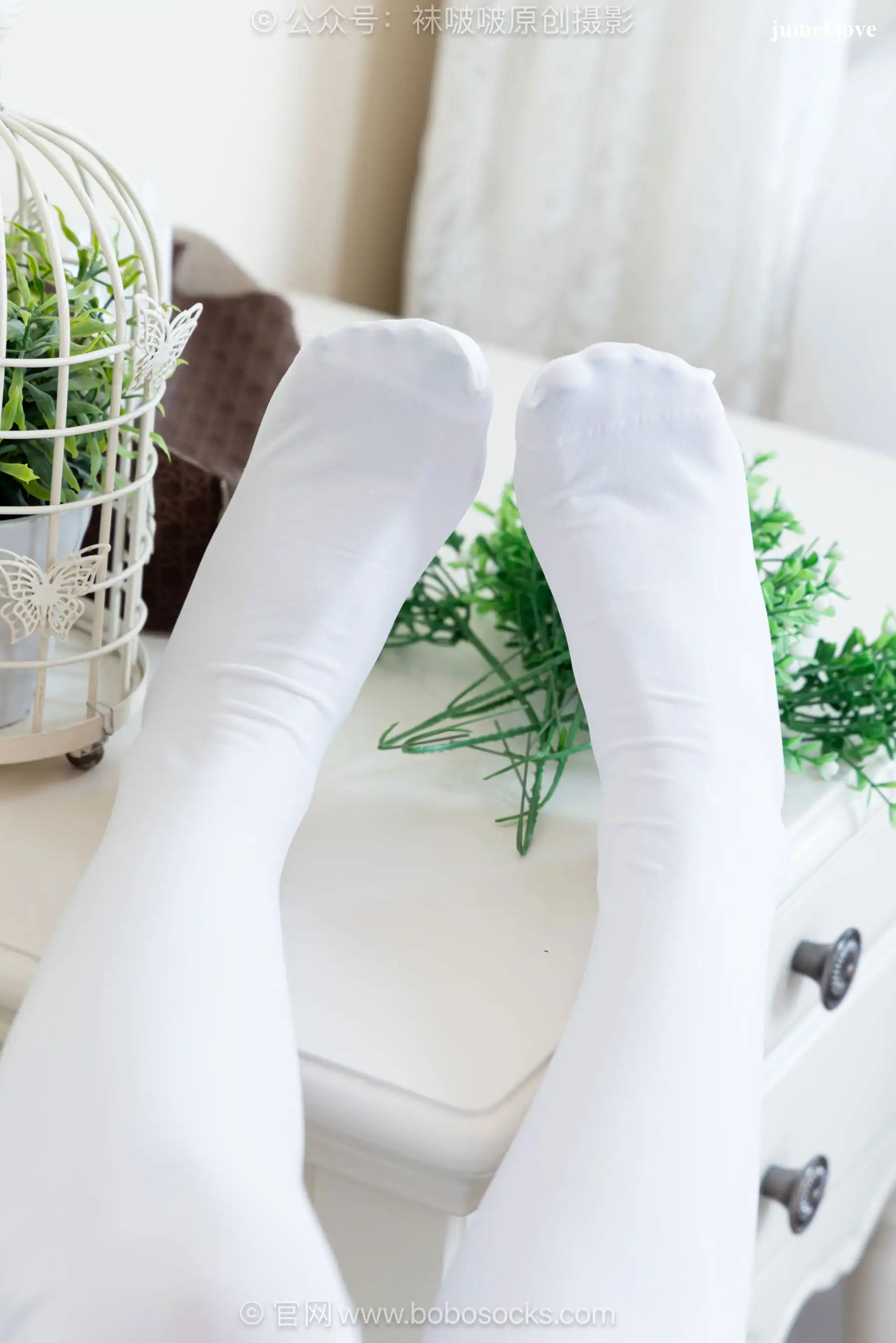 BoBoSocks袜啵啵 No.716 甜甜圈 - 高跟凉鞋、皮鞋、厚白丝大腿袜、裸足 第20张