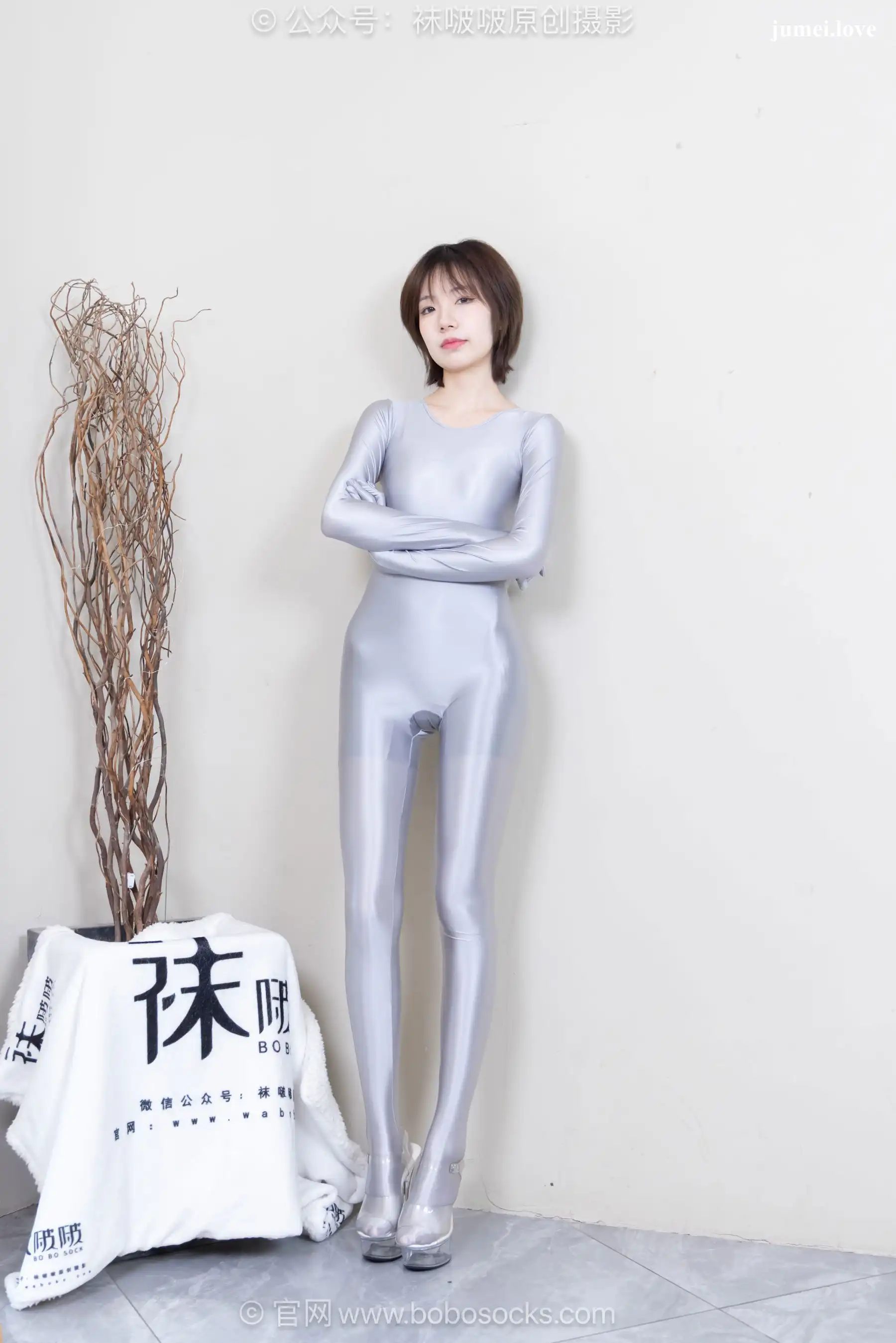 BoBoSocks袜啵啵 No.718 小甜豆 - 高跟凉鞋、银色连体衣 第1张