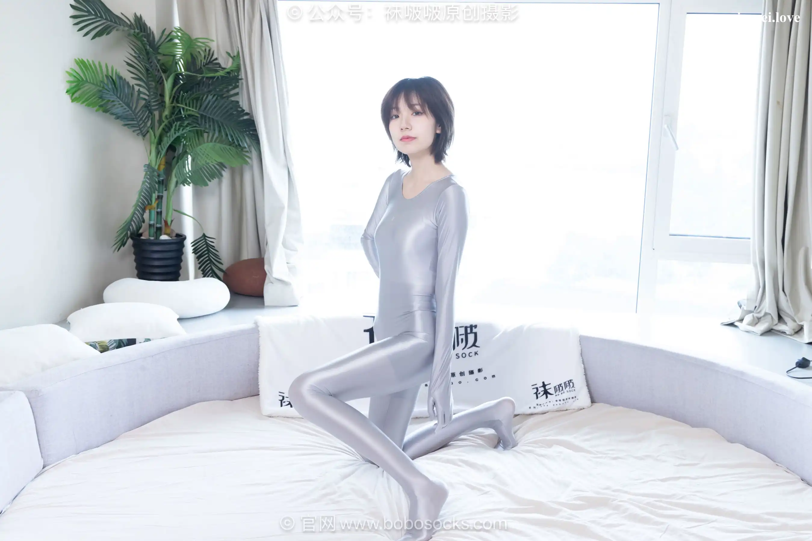 BoBoSocks袜啵啵 No.718 小甜豆 - 高跟凉鞋、银色连体衣 第40张