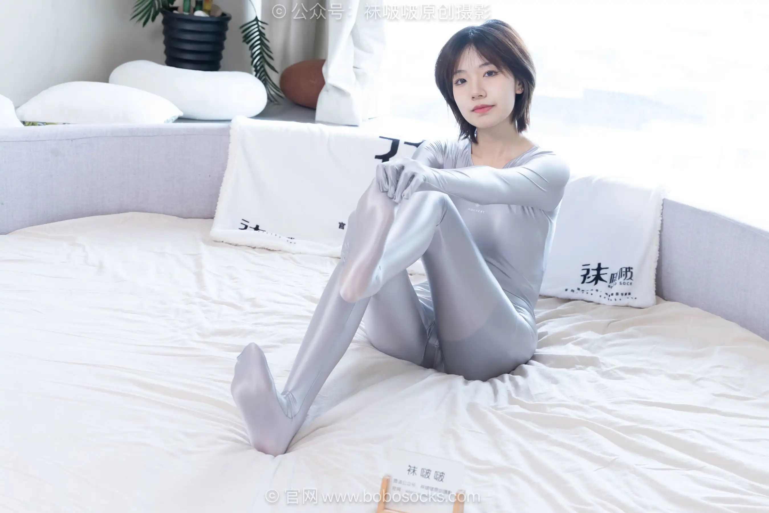 BoBoSocks袜啵啵 No.718 小甜豆 - 高跟凉鞋、银色连体衣 第54张
