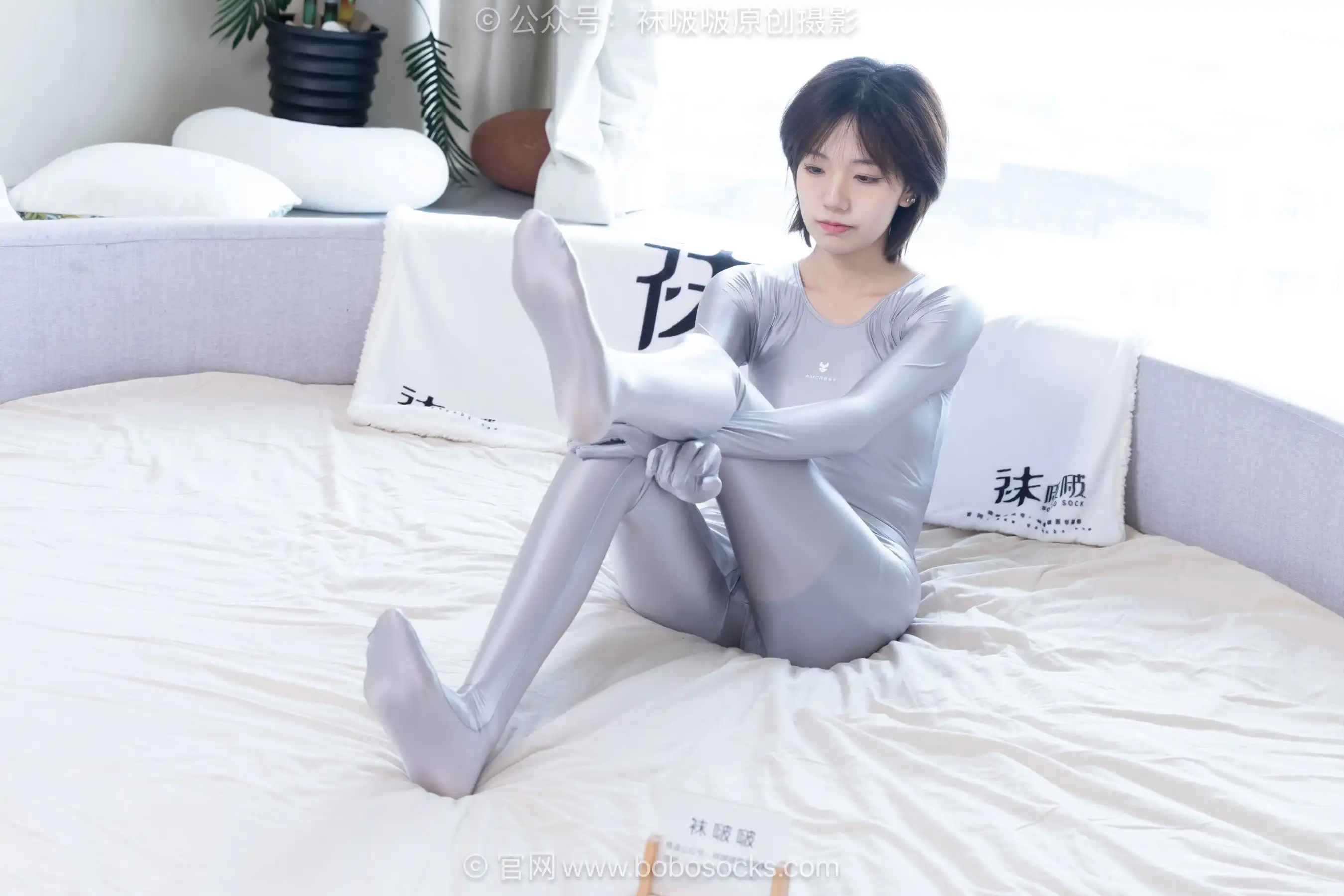 BoBoSocks袜啵啵 No.718 小甜豆 - 高跟凉鞋、银色连体衣 第55张