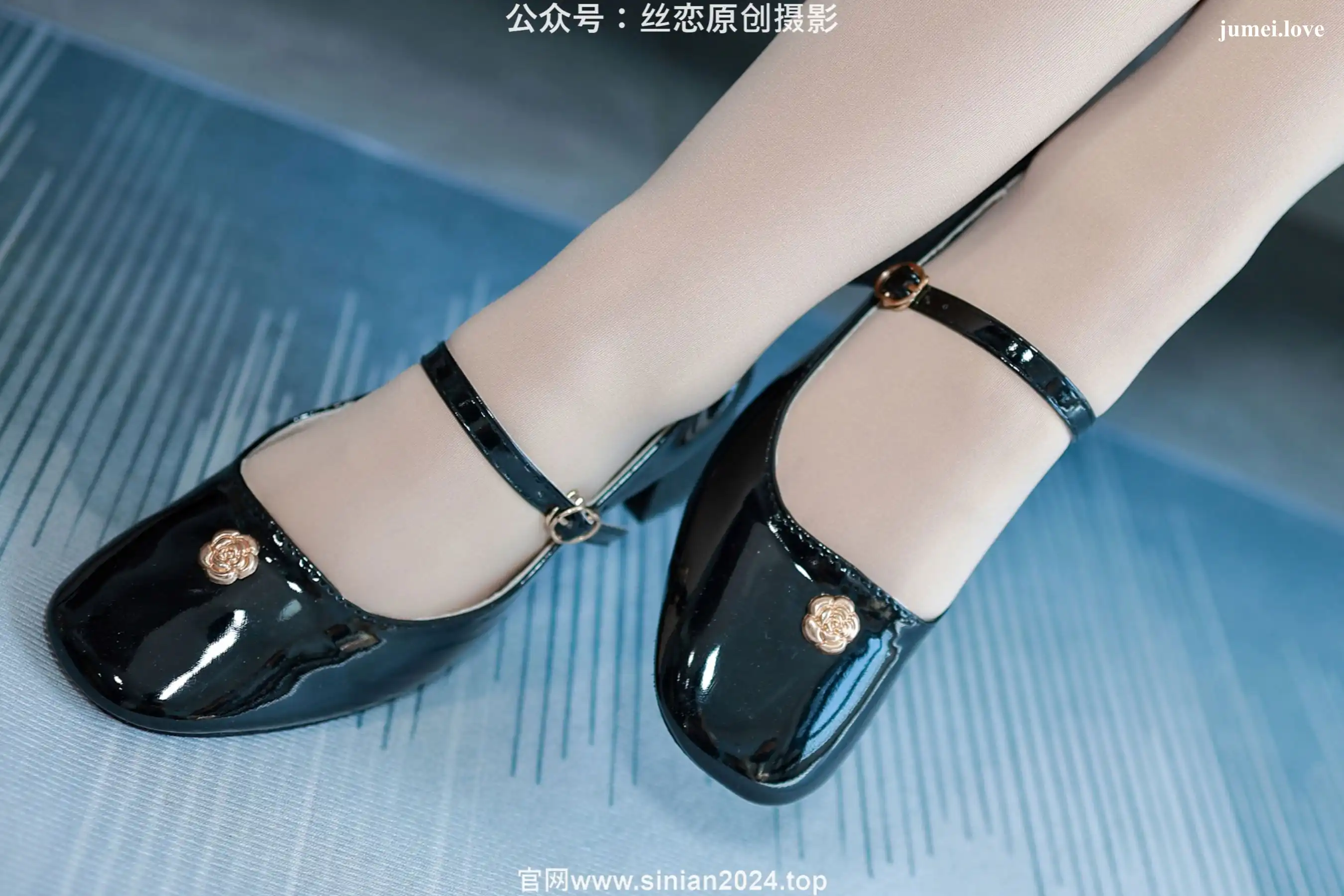 丝恋摄影 No.067 麦麦 - 学院风制服 过膝白袜 黑色乐福鞋 第42张