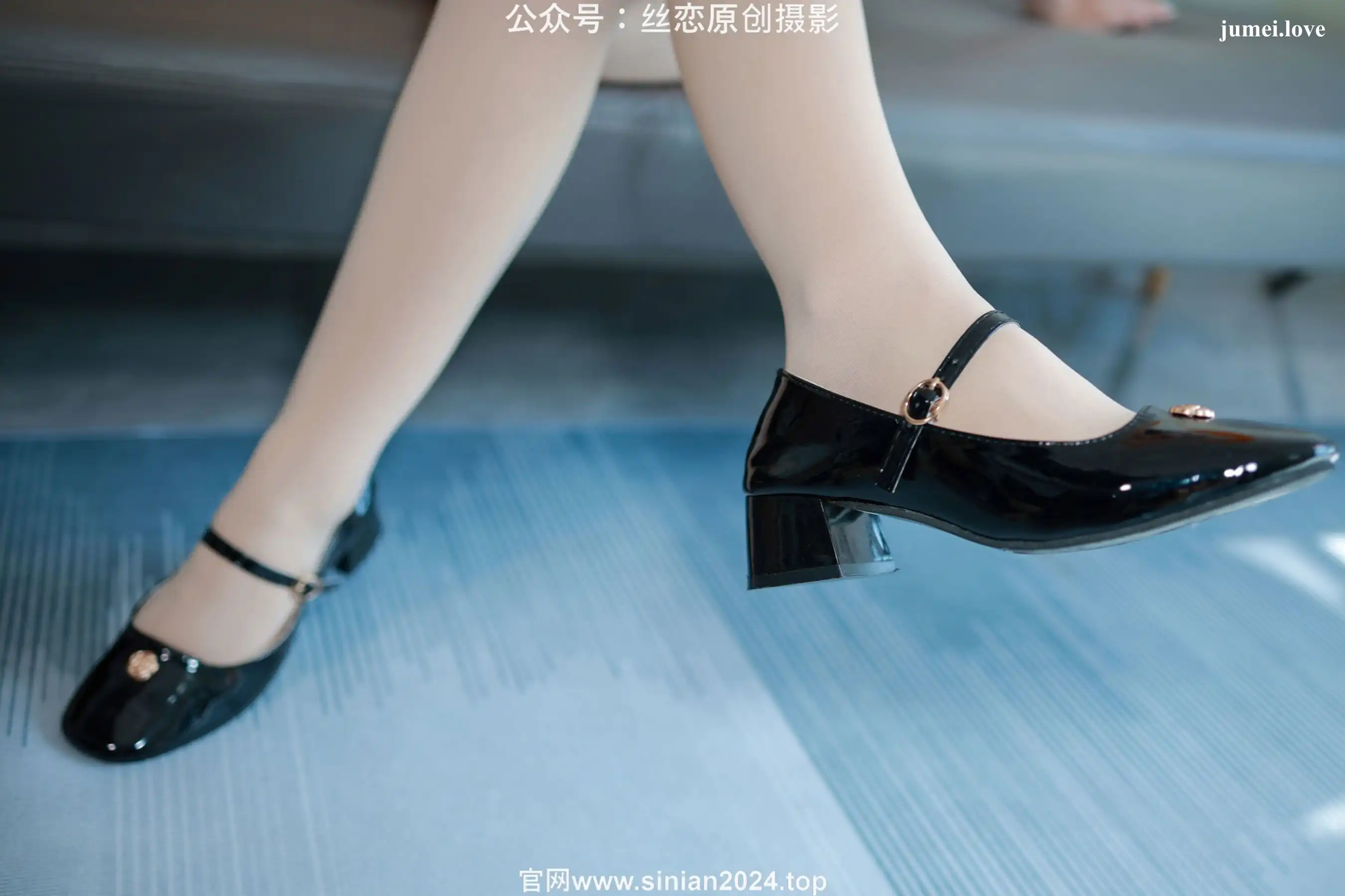 丝恋摄影 No.067 麦麦 - 学院风制服 过膝白袜 黑色乐福鞋 第44张