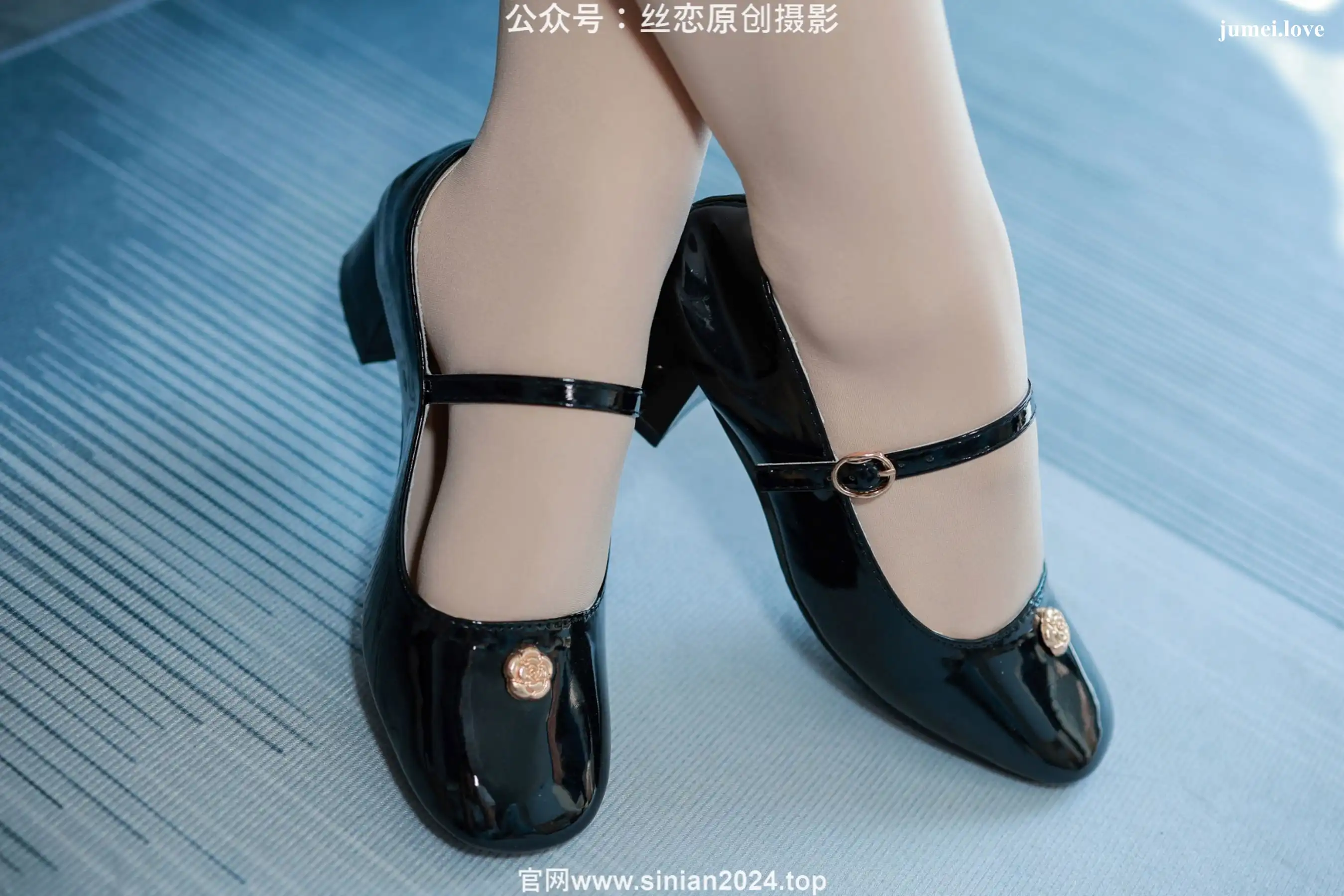丝恋摄影 No.067 麦麦 - 学院风制服 过膝白袜 黑色乐福鞋 第46张