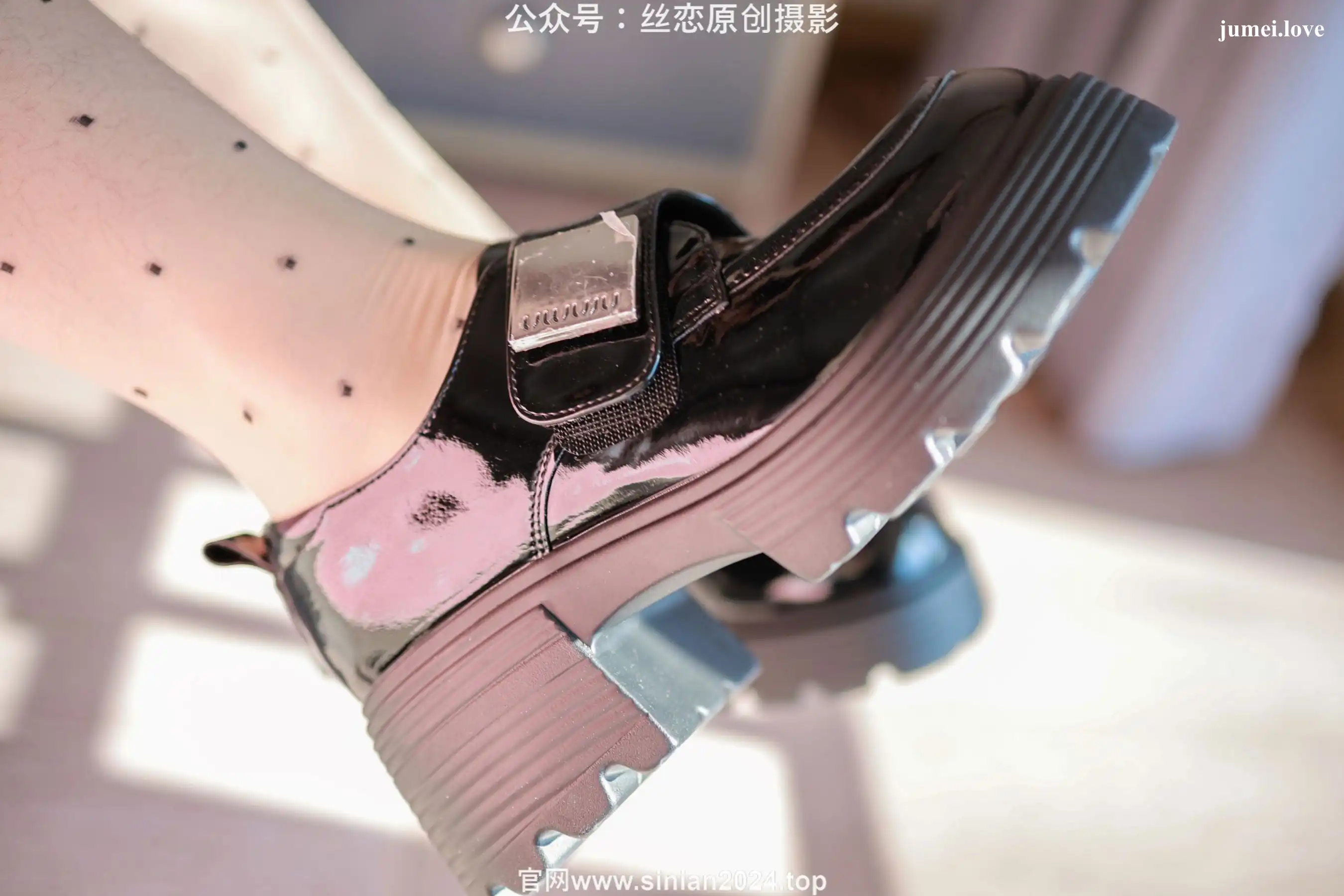 丝恋摄影 No.073 小婷 - 黑色连衣裙 斑点丝袜 黑色小皮鞋 第173张