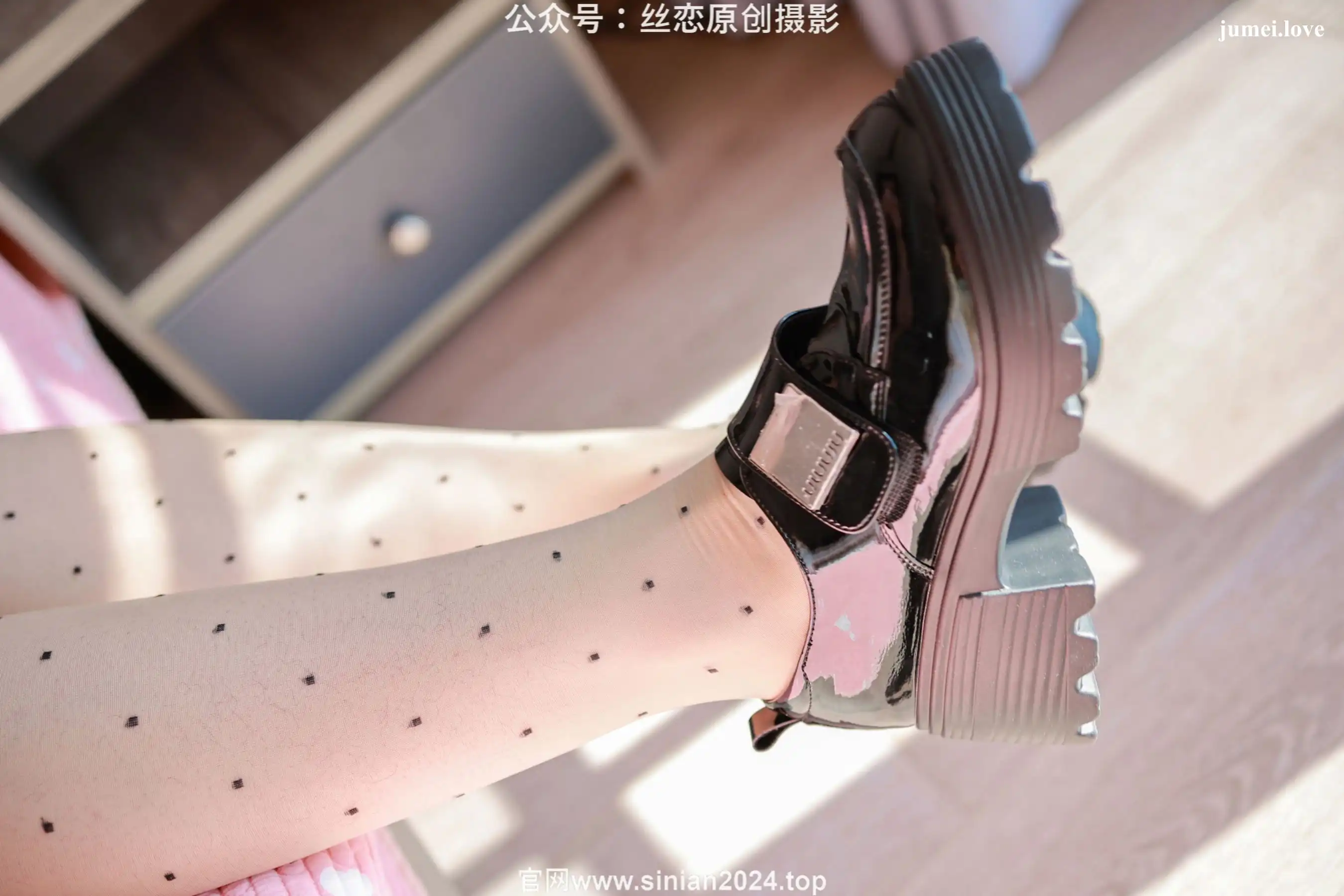 丝恋摄影 No.073 小婷 - 黑色连衣裙 斑点丝袜 黑色小皮鞋 第174张