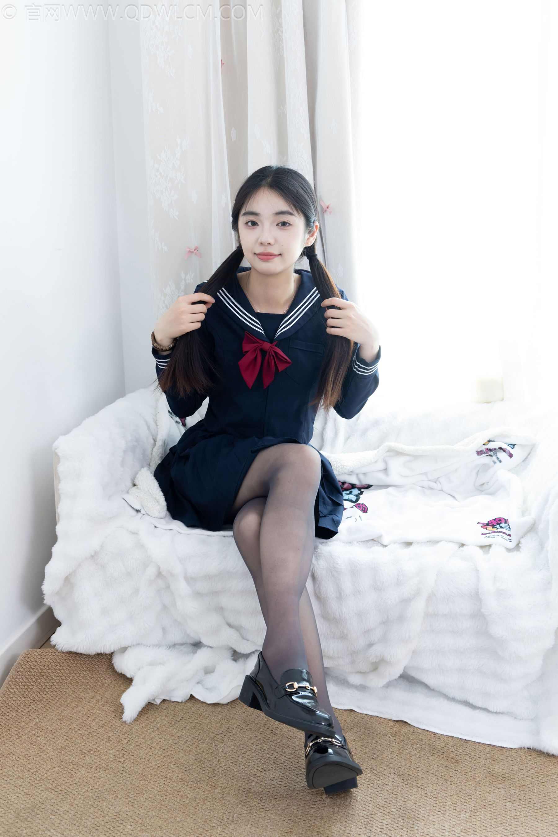 物恋传媒 No.2703 青提 - JK制服、皮鞋、薄黑丝 第2张