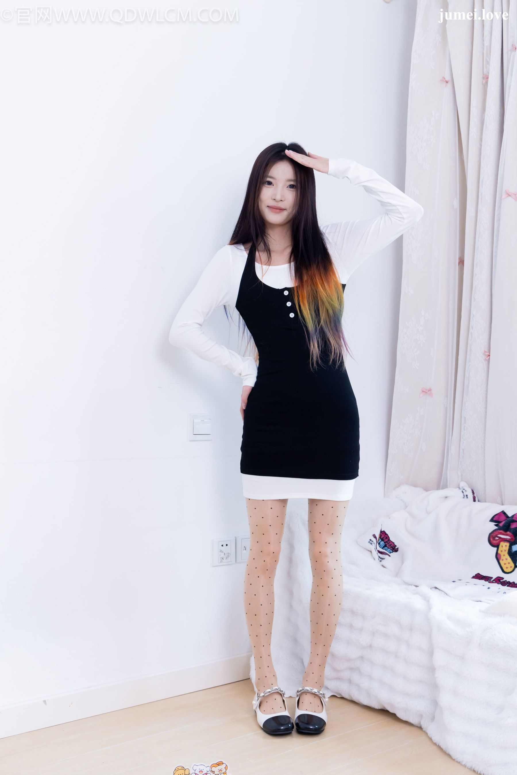 物恋传媒 No.2706 茯苓 - 平底鞋、高跟鞋、油亮波点薄肉丝、白色蕾丝 第2张