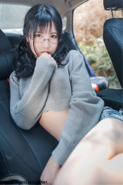 [喵糖映画] VOL.369 逐月su 车内女郎