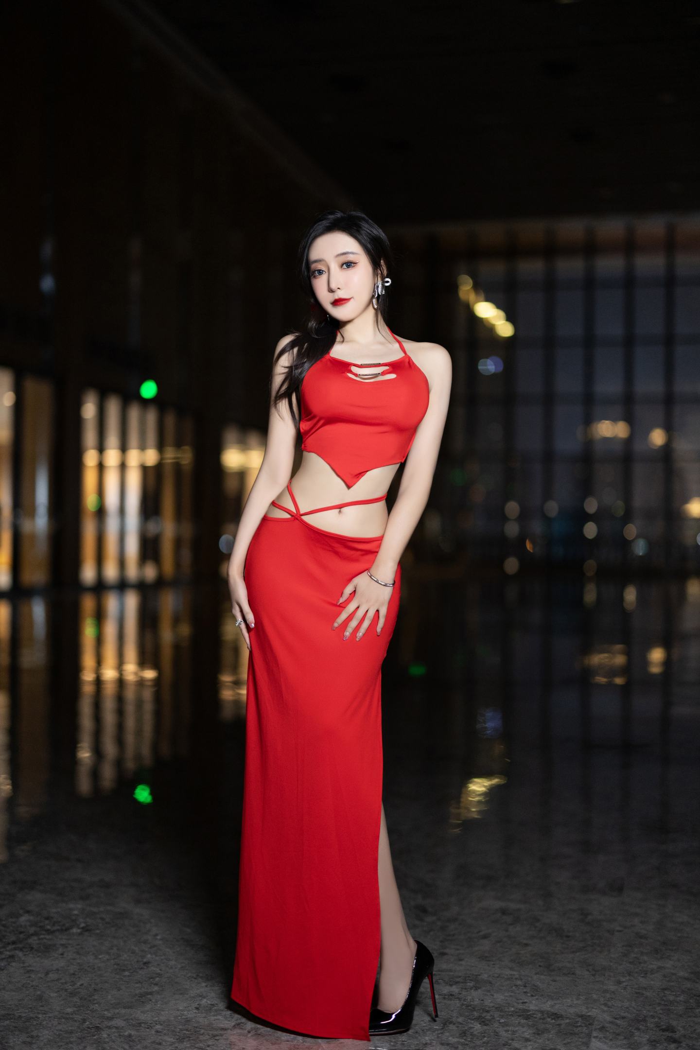 王馨瑶 NO.030 内购无水印 NO.8378 红色裙子拼杏色毛毛情趣