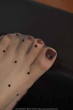 IESS异思趣向 - 模特： 团团 《灰色波点（下）》