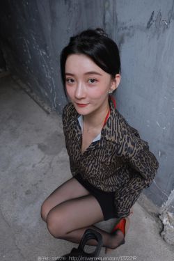 IESS异思趣向 - 模特：秋秋 《孤身走暗巷》