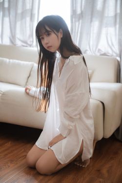 [COS福利] 阳光美少女萌芽儿o0 - 浴缸