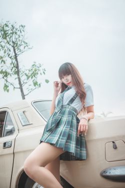 [网红COSER] 动漫博主Money冷冷 - JK