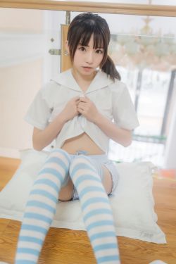 [Cosplay] 动漫博主Kitaro_绮太郎 - 蓝白条纹袜