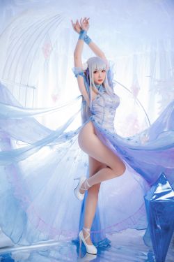 [福利COS] Coser瓜希酱福利 - 爱蜜莉雅 水晶礼服