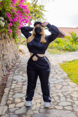 Uy Uy - Mysterious Girl