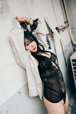 Haivia Zia - Tight and Closer