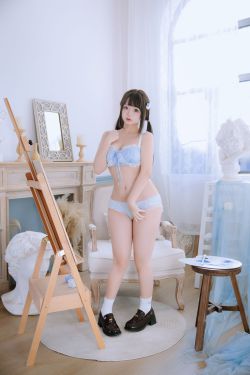 Cosplay 日奈娇 - 美术生