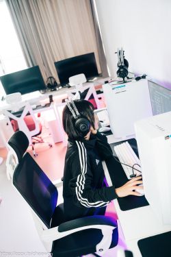 [LOOZY] Zia - PC room with sp
