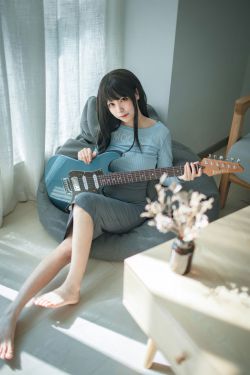 三無人型 - 吉他妹妹