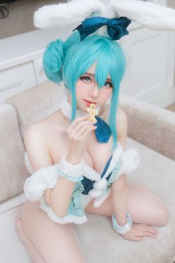 Sally Dorasnow - Miku bunnygir