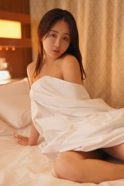 いくみ – (193iKkyu3) [Fantia] [2025.03.27] Rolling Around in Bed