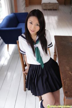 ほしの智世/星野智世《制服少女☆智世の究極の萌えポーズで挑発！》 [DGC]