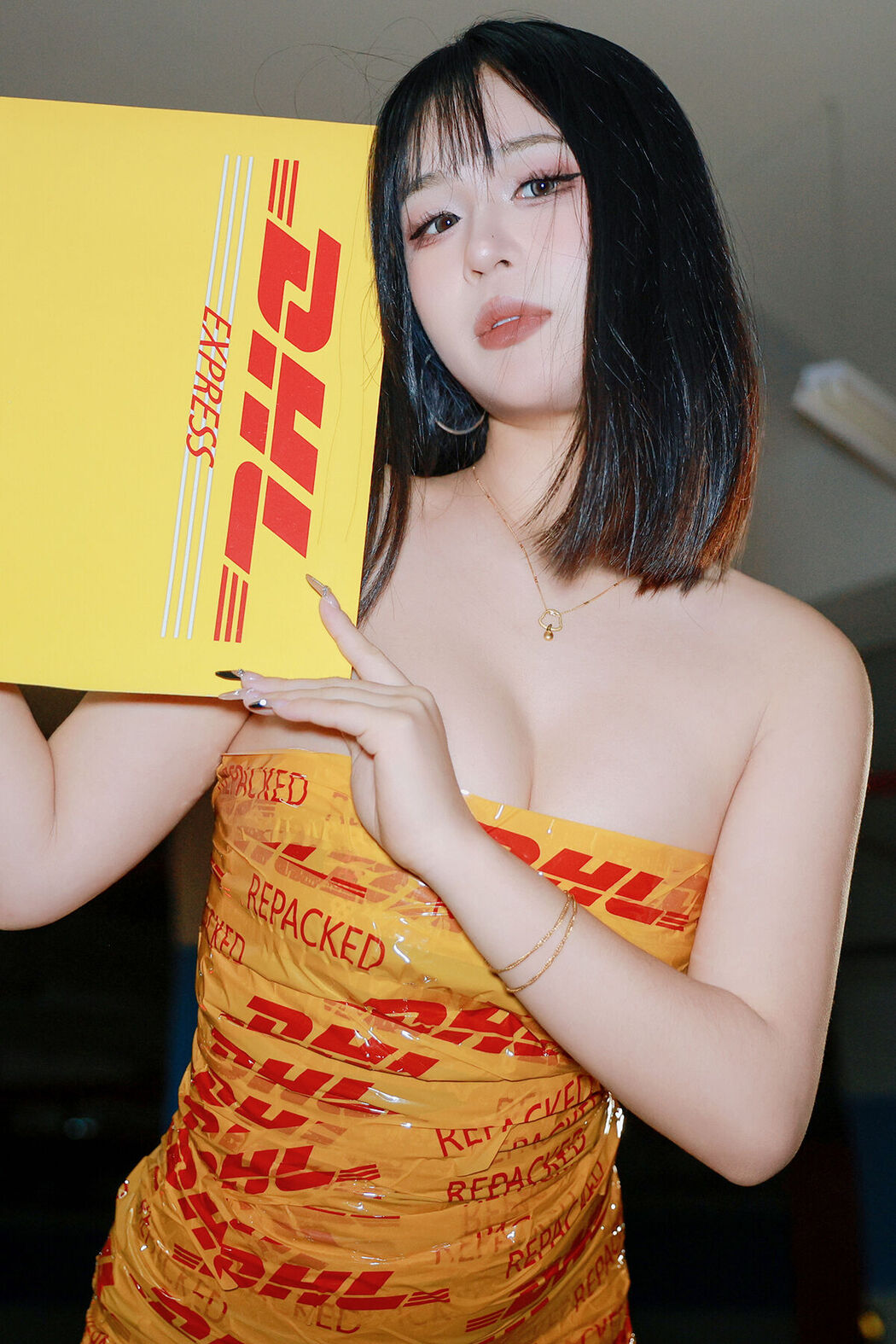YiTuYu艺图语 Vol.8494 王哪跑 (28P)