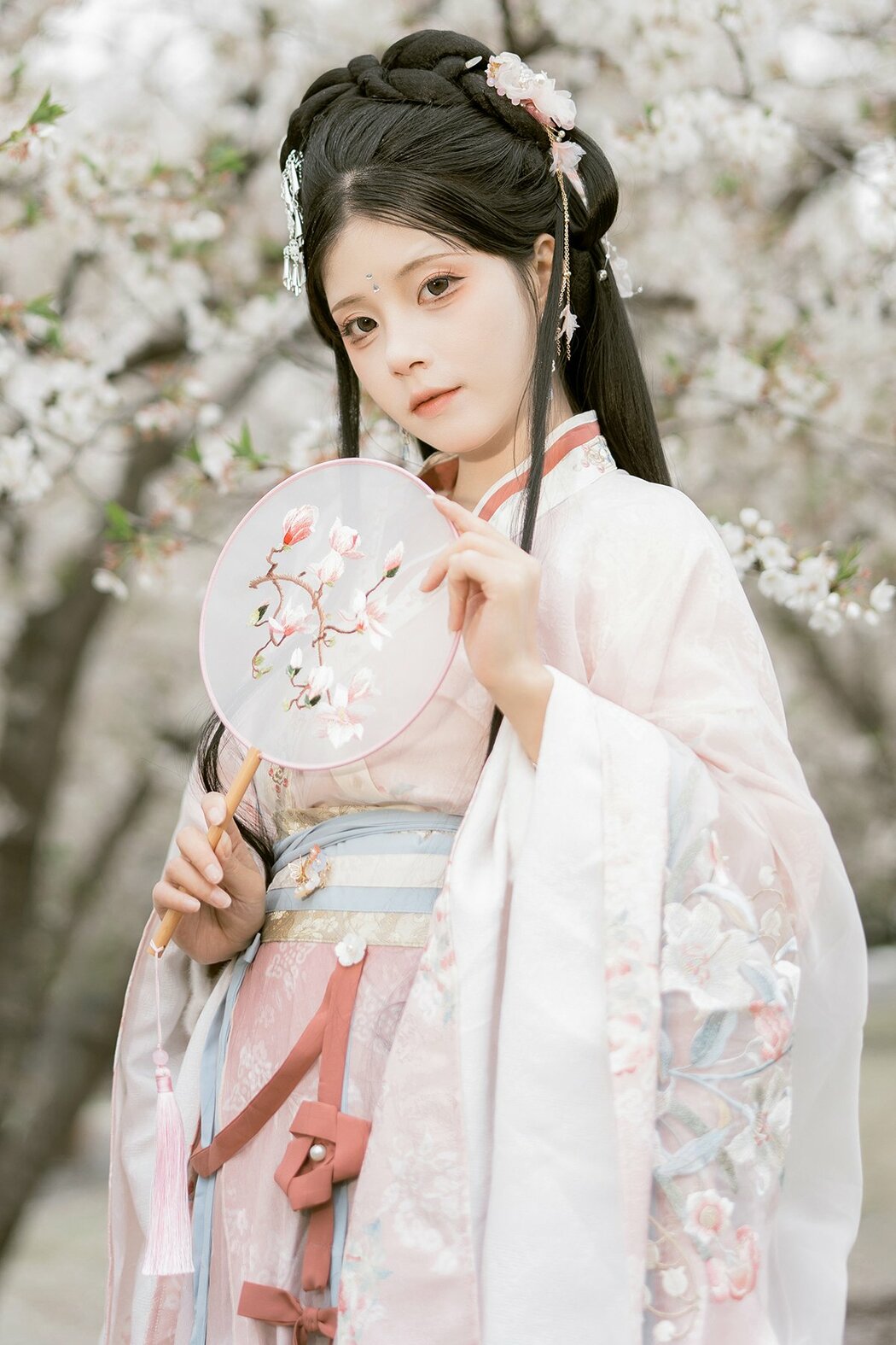 YiTuYu艺图语 Vol.8886 Gu Yan Yi (33P)