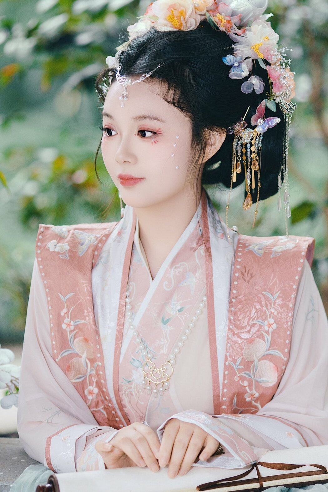 YiTuYu艺图语 Vol.8761 Jiao Tang Ma Qi Duo (16P)